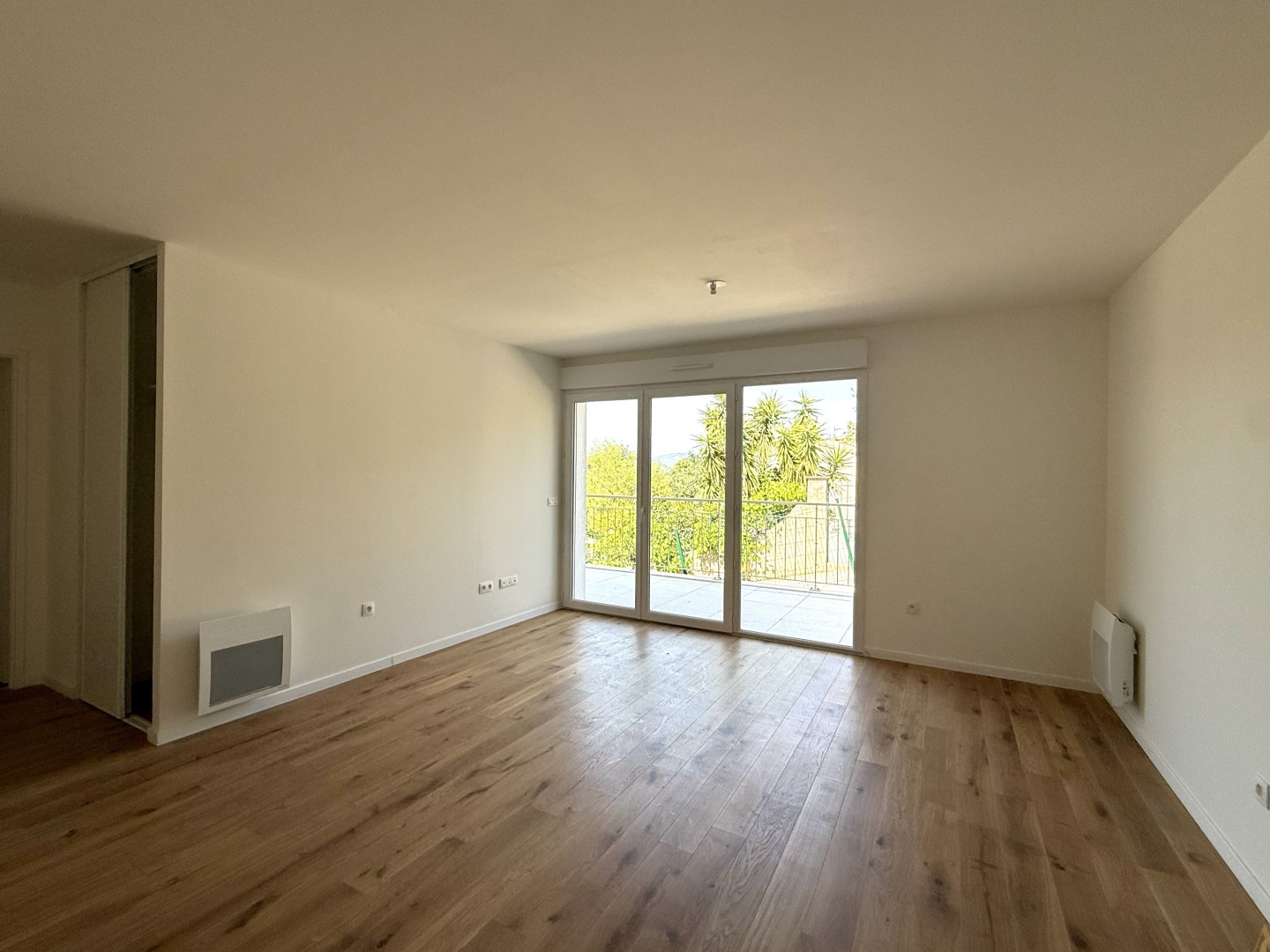 T3 LUMINEUX AVEC TERRASSE – COGOLIN CENTRE À PIED