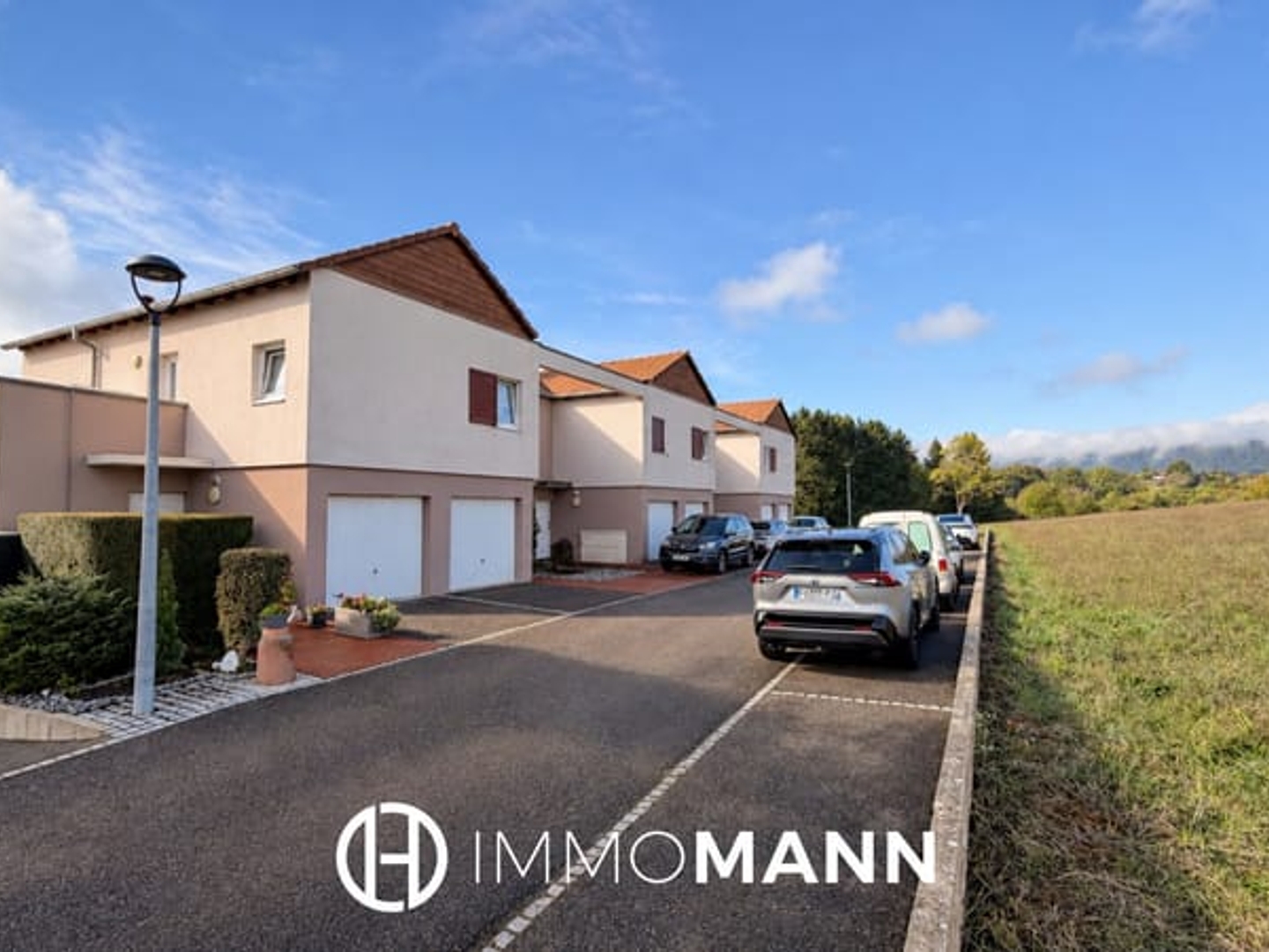 Duplex inversé avec jardin, terrasses, garage et parking