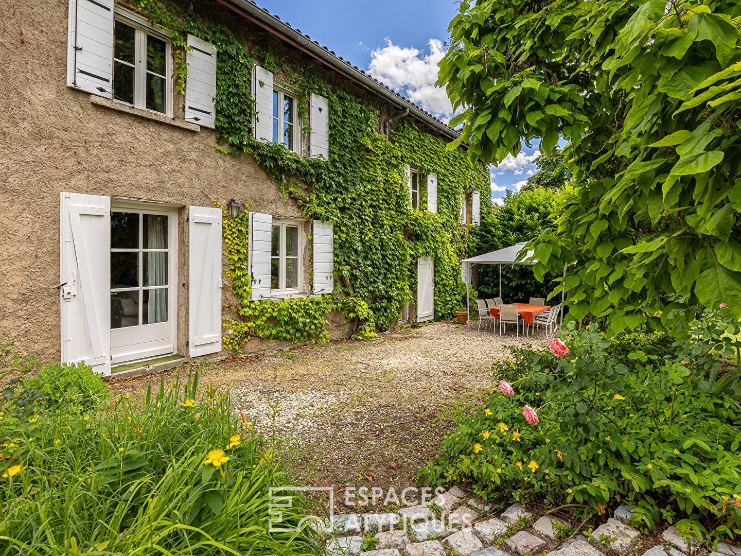 Ancien corps de ferme en pierre avec appartement indépendant