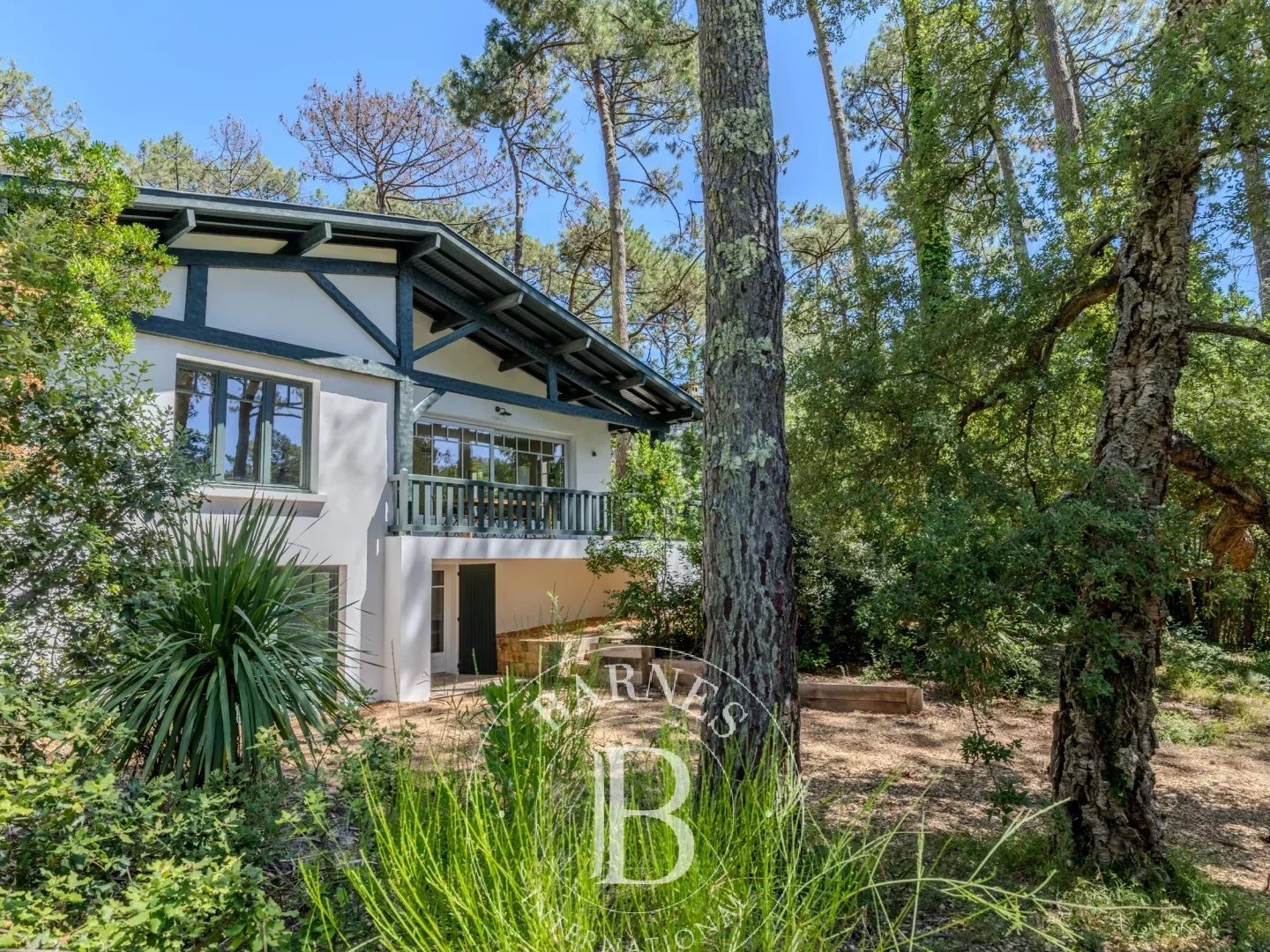 VILLA FAMILIALE ENTIÈREMENT RÉNOVÉE AVEC PISCINE CHAUFFÉE, AU PORT DE LA VIGNE, SUR LA PRESQU'ÎLE DU CAP FERRET