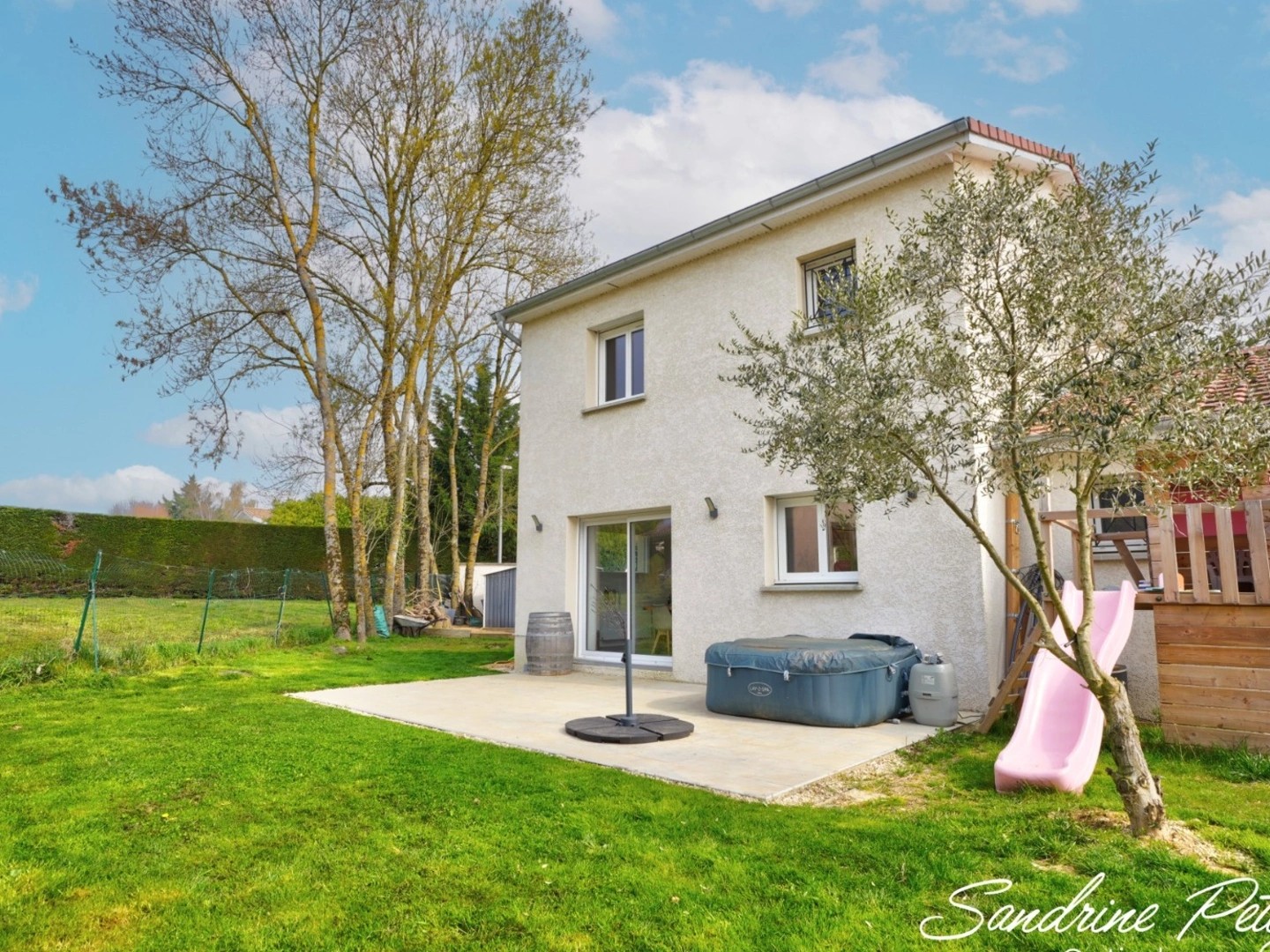 Maison à vendre 113 m² - 5 pièces - terrain 504 m² - LAPEYROUSE 01330