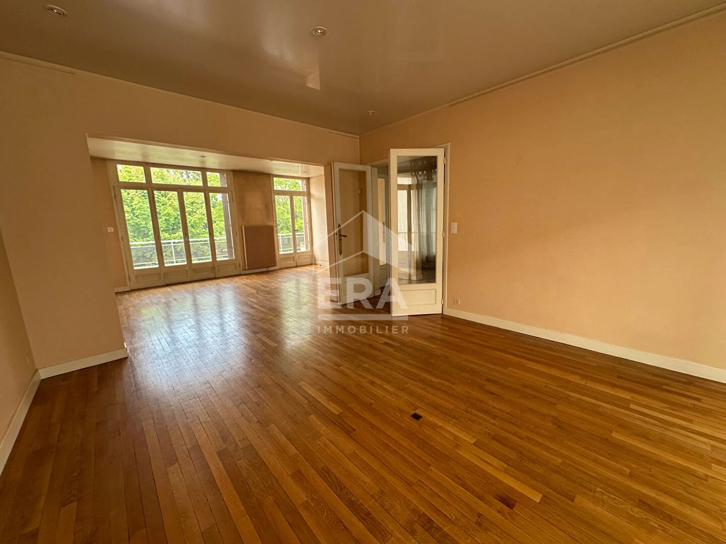 Maison à vendre - 8 pièces - 203m2 - Châteauroux (36000)