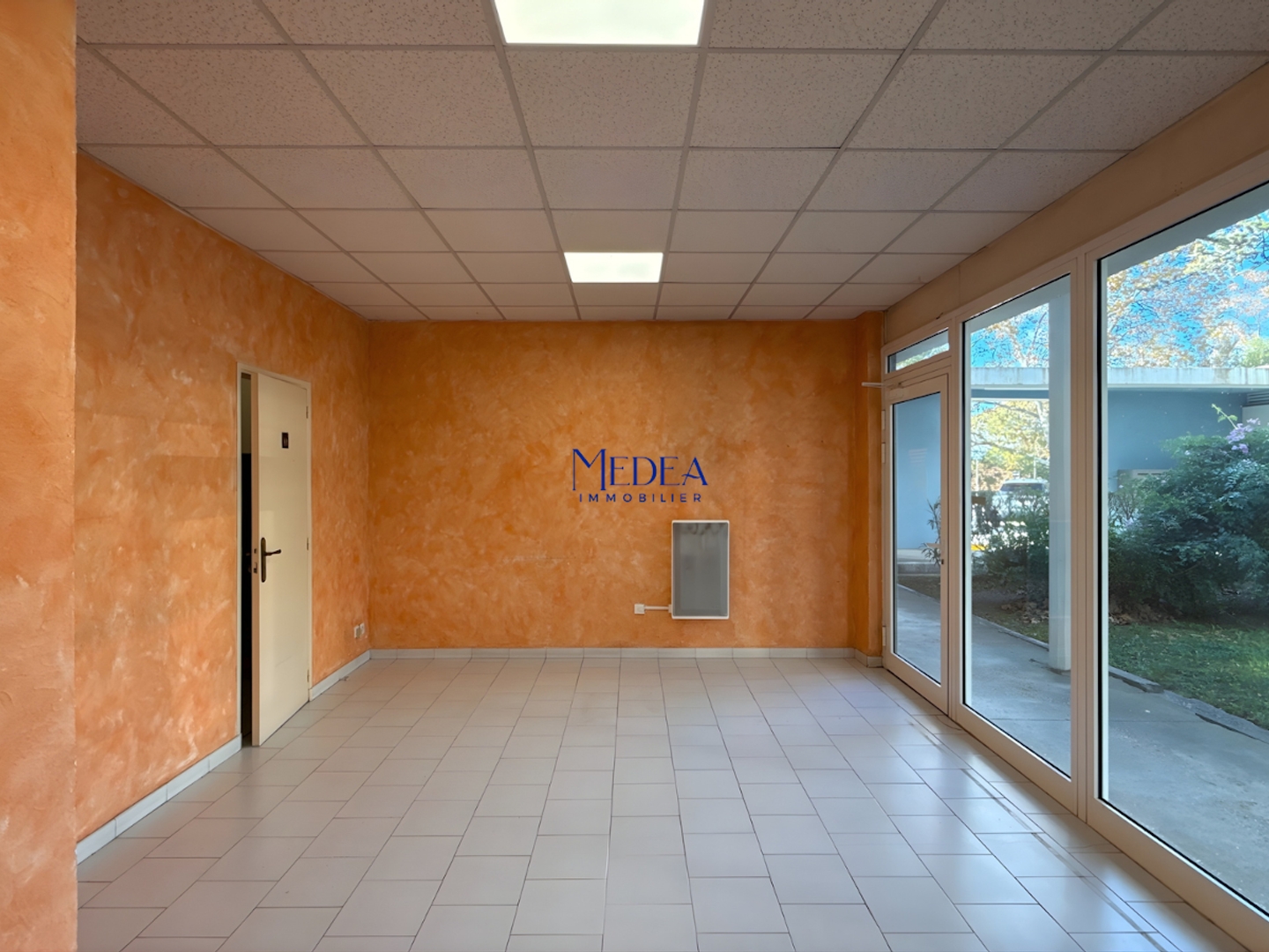Local 56 m²