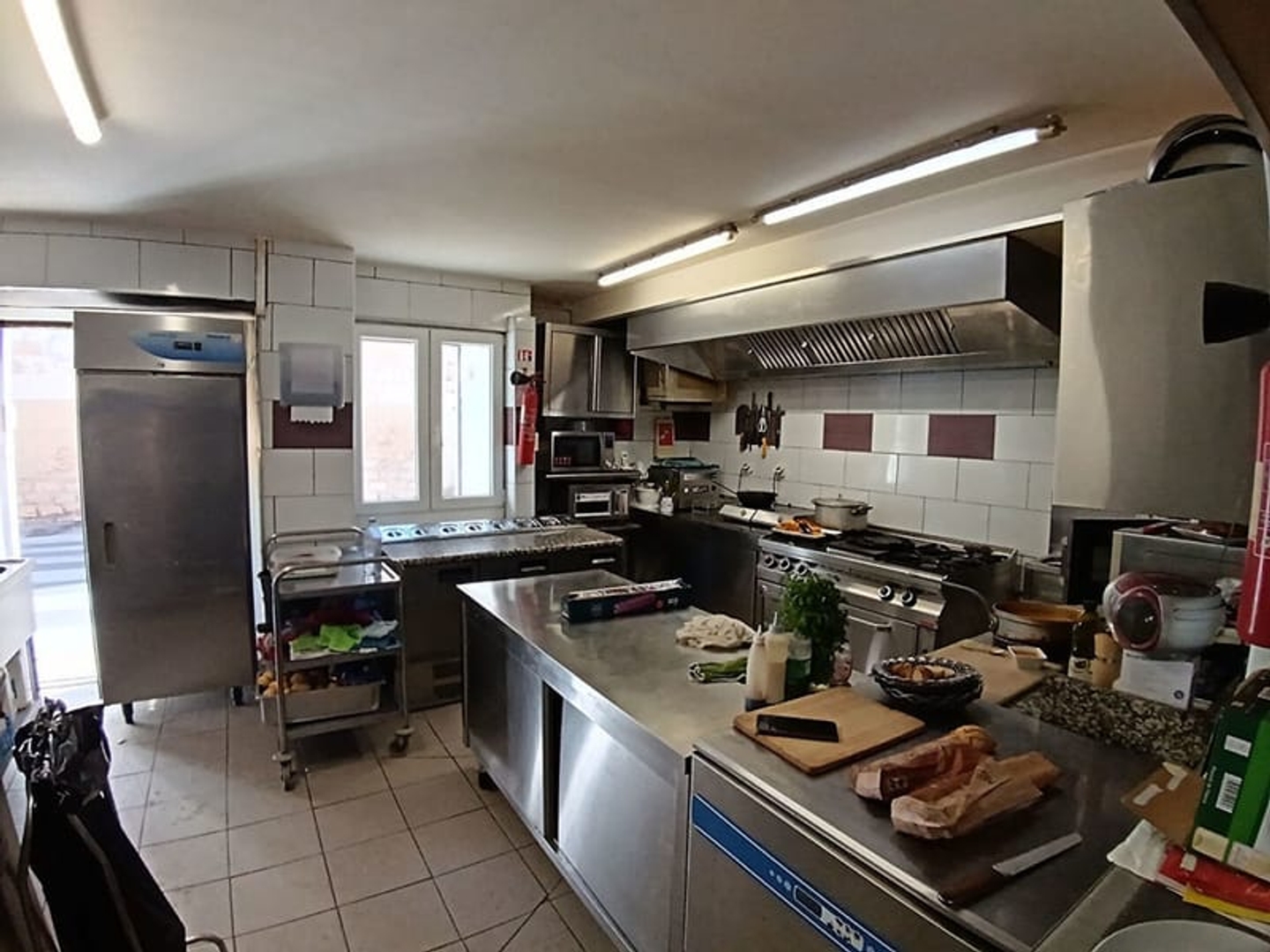 Magasin à vendre - 1 pièce - 112m2 - La Seyne-Sur-Mer (83500)