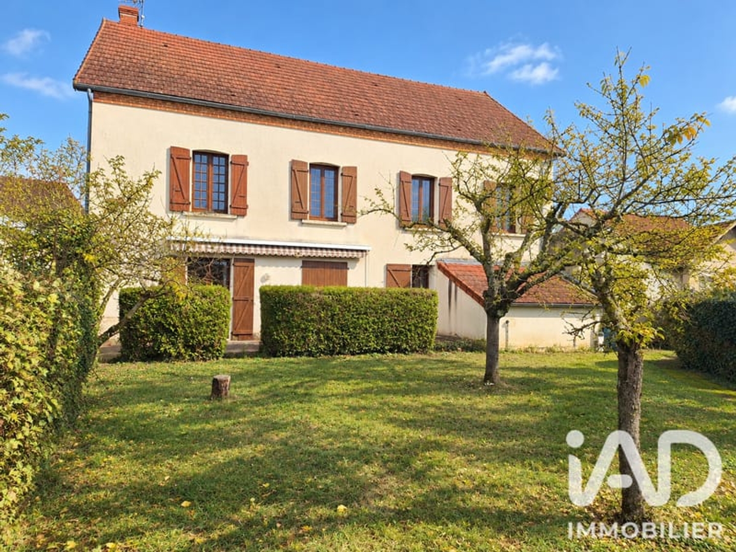 Maison à vendre - 5 pièces - 271m2 - Ouroux-Sur-Saône (71370)