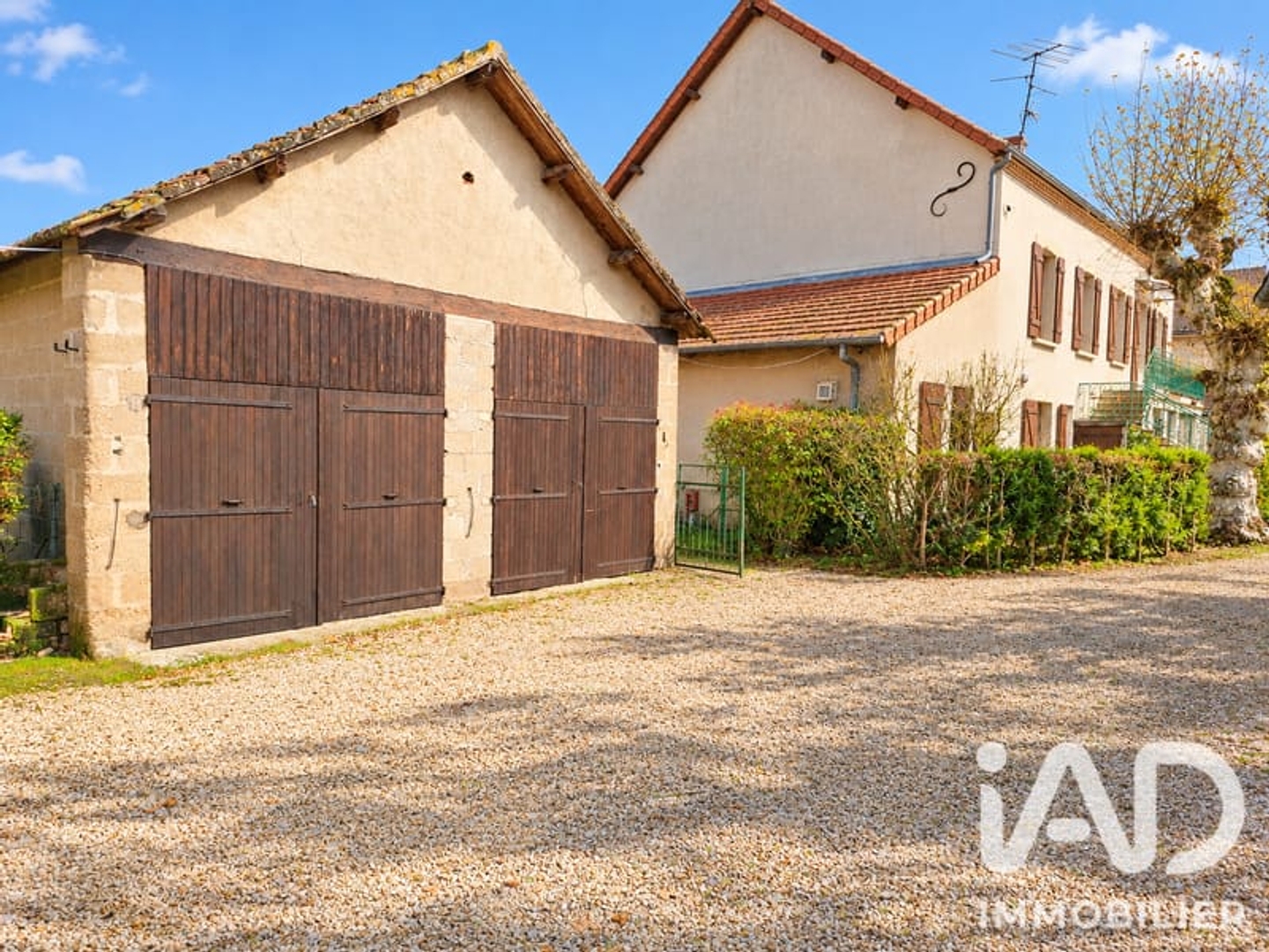 Maison à vendre - 5 pièces - 271m2 - Ouroux-Sur-Saône (71370)