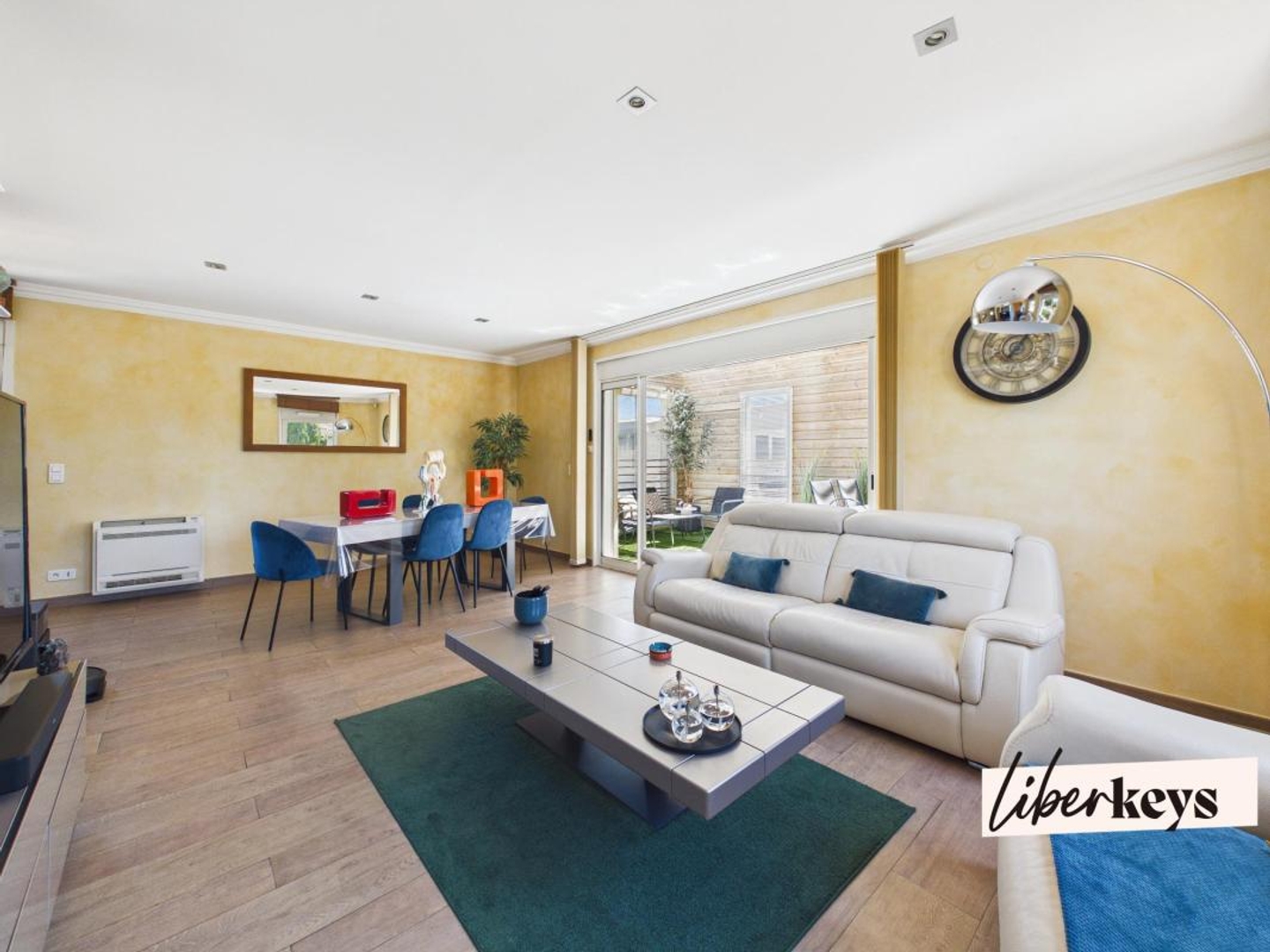 Locaux à vendre - 330m2 - Morières-Lès-Avignon (84310)