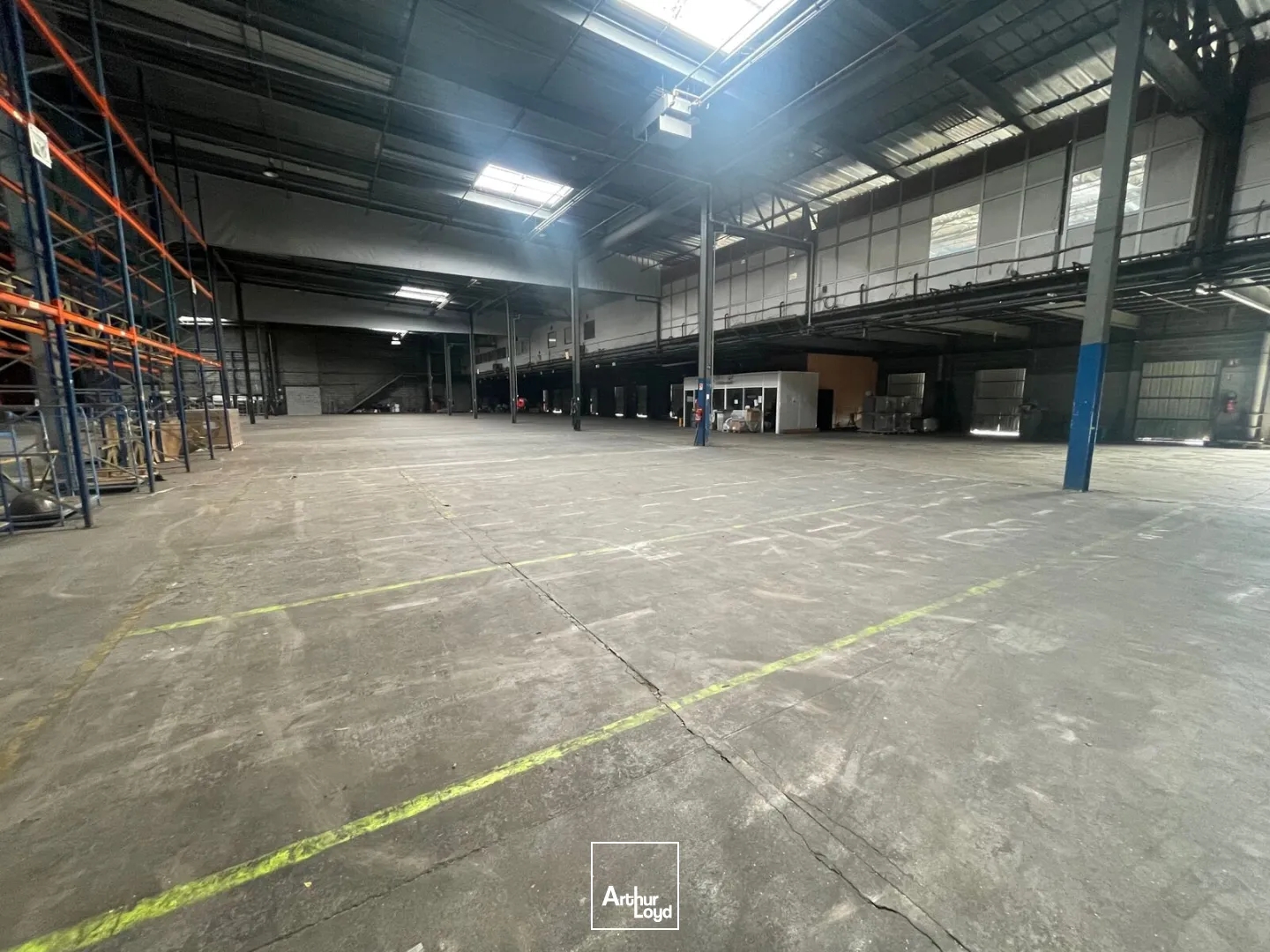 Locaux à vendre - 9200m2 - Gravigny (27930)