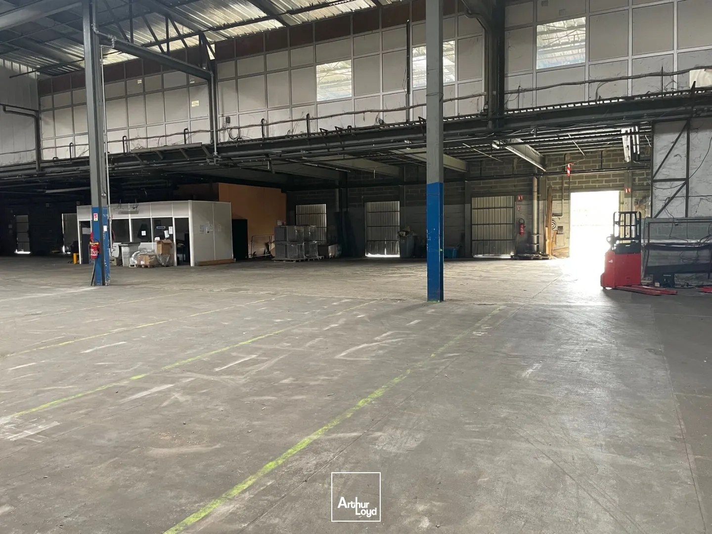 Locaux à vendre - 9200m2 - Gravigny (27930)