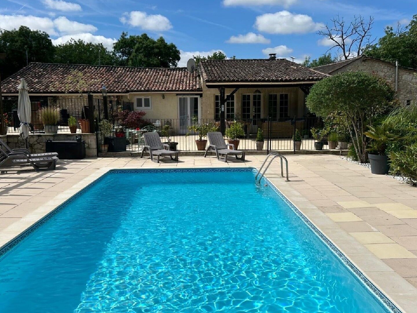 Maison en pierre dans un charmant hameau