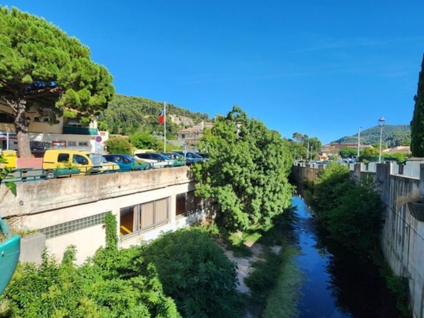 Maison à vendre - 6 pièces - 87m2 - Solliès-Toucas (83210)