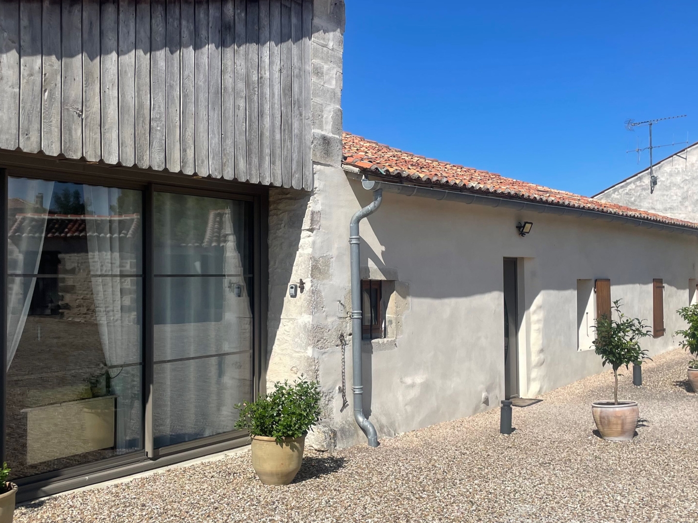 Maison à vendre - 8 pièces - 214m2 - Courcelles (17400)