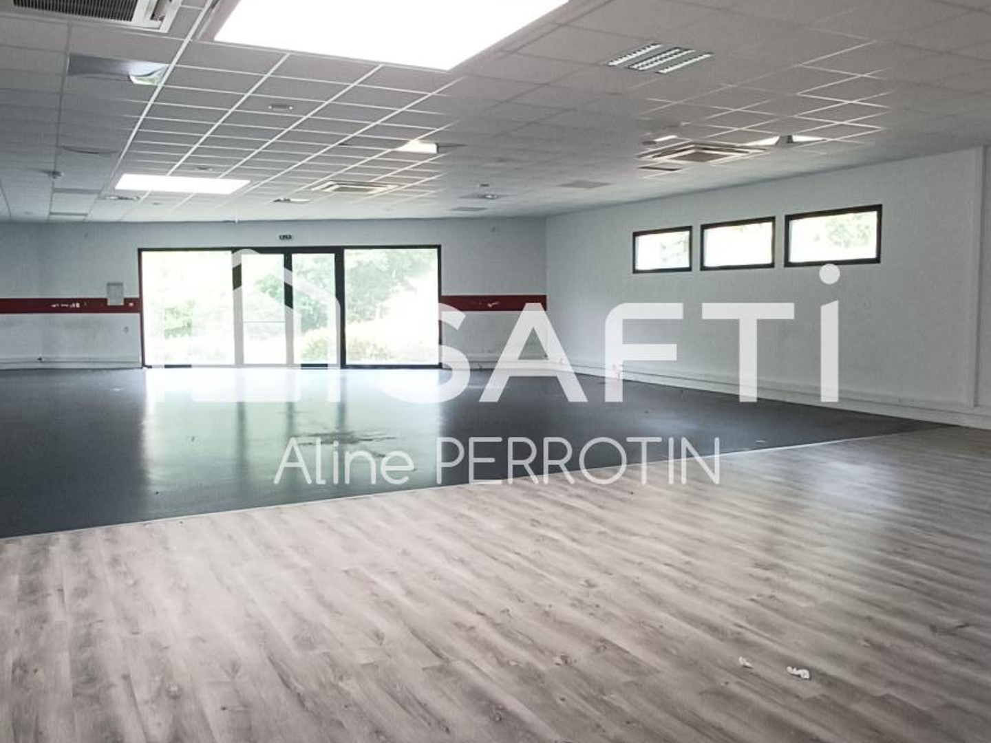Locaux à vendre - 10 pièces - 940m2 - Sablé-Sur-Sarthe (72300)