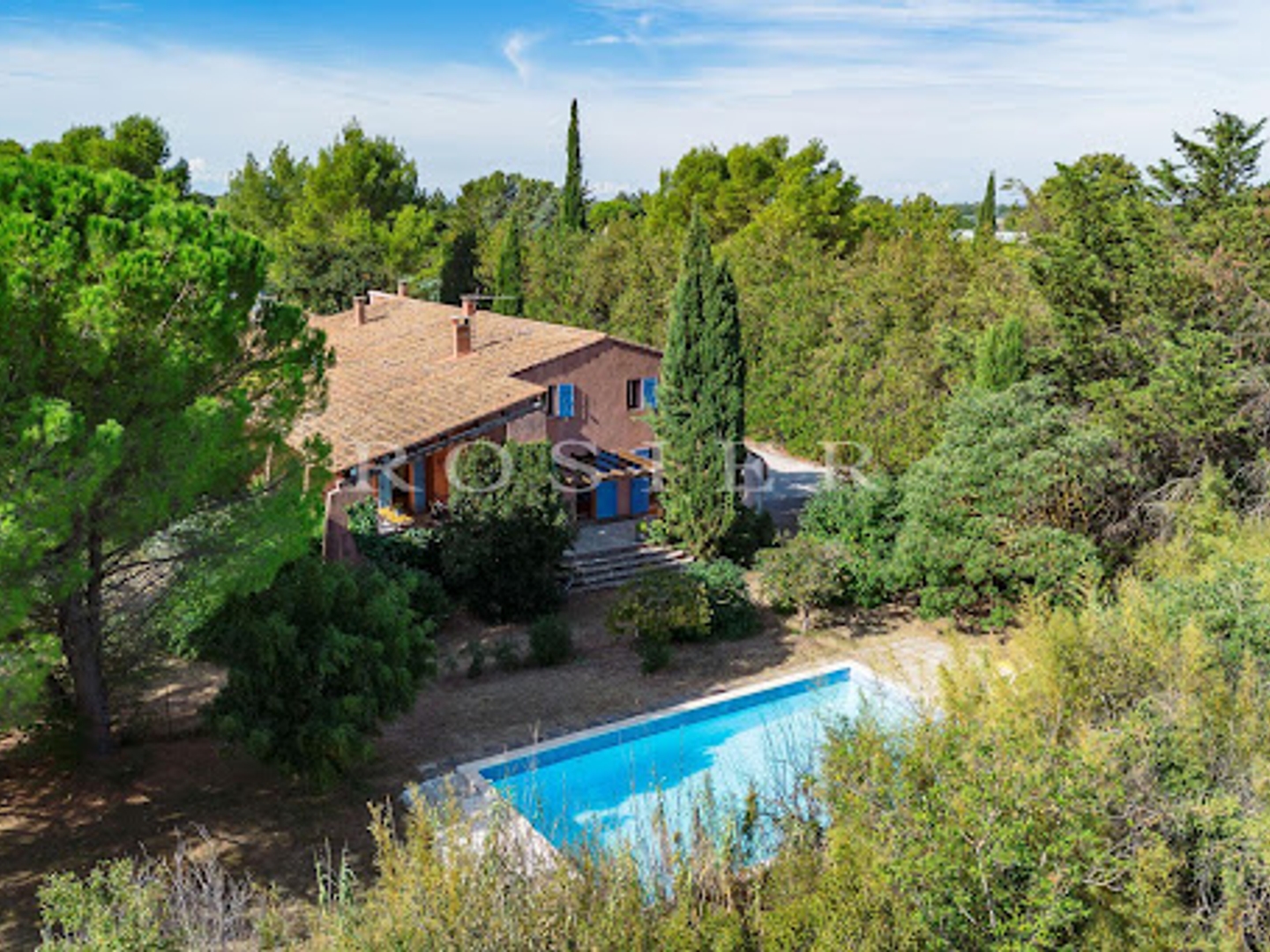 Maison à vendre - 375m2 - Lagnes (84800)