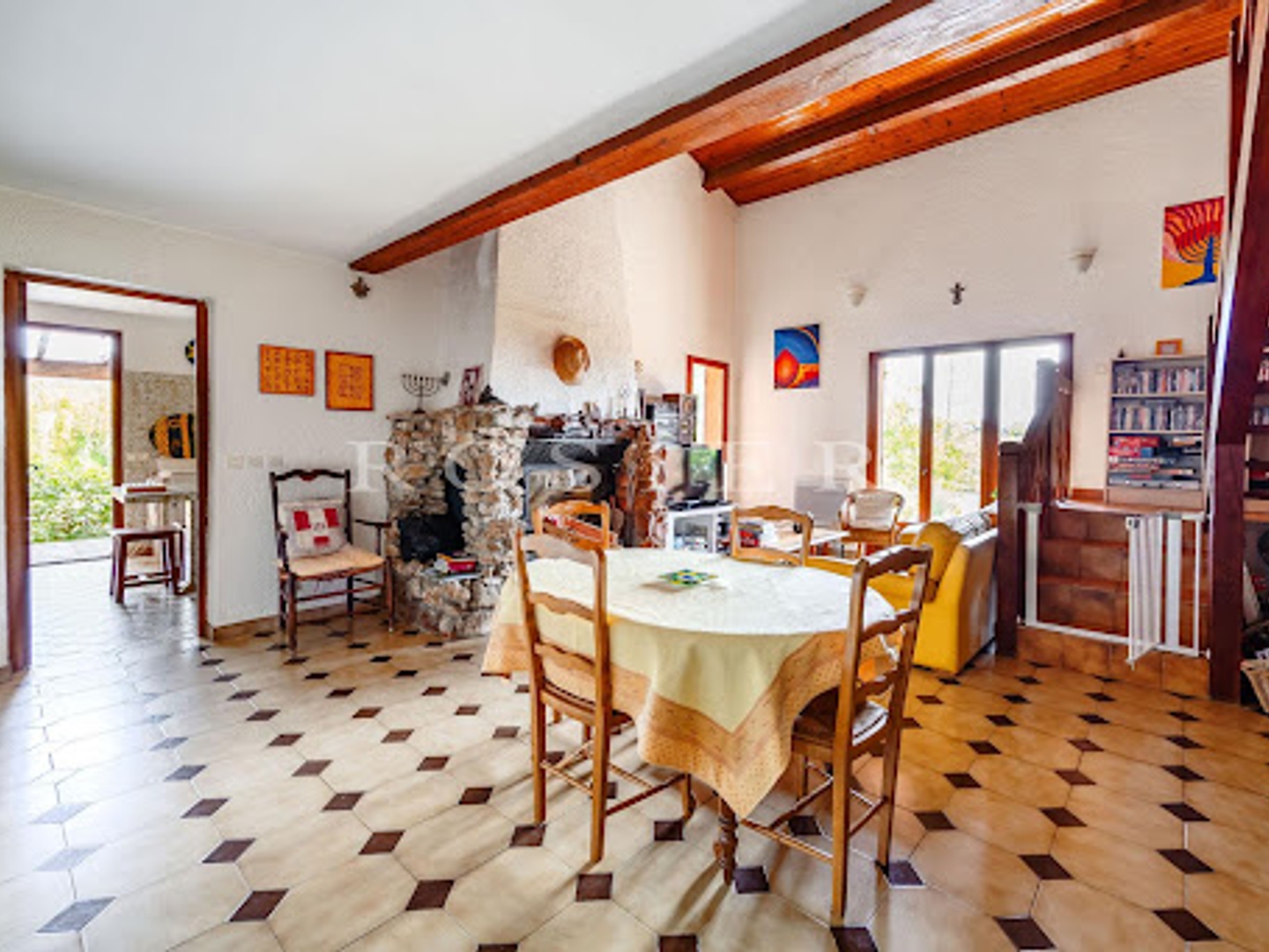 Maison à vendre - 375m2 - Lagnes (84800)