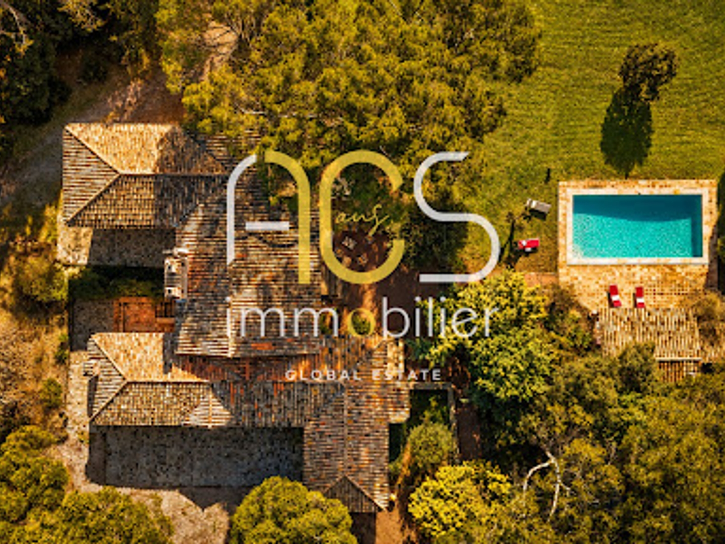 Maison à vendre - 8 pièces - 300m2 - Saint-Raphaël (83700)