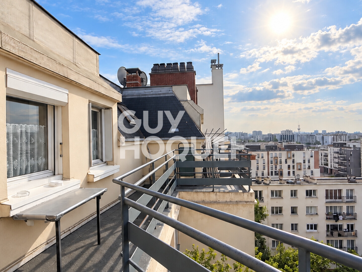 studio avec balcon de 12m² à 5 minutes du métro 7 Fort d'Aubervilliers