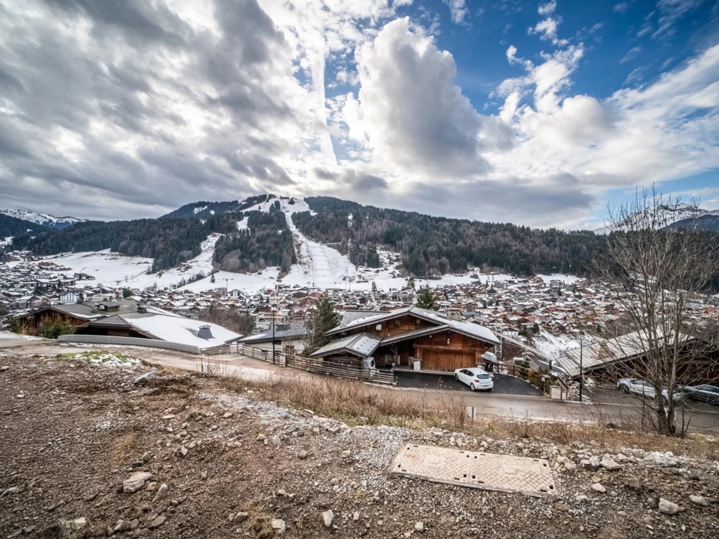 Superbe terrain constructible avec permis de construire purgé de tout recours dans le quartier le plus recherché de Morzine
