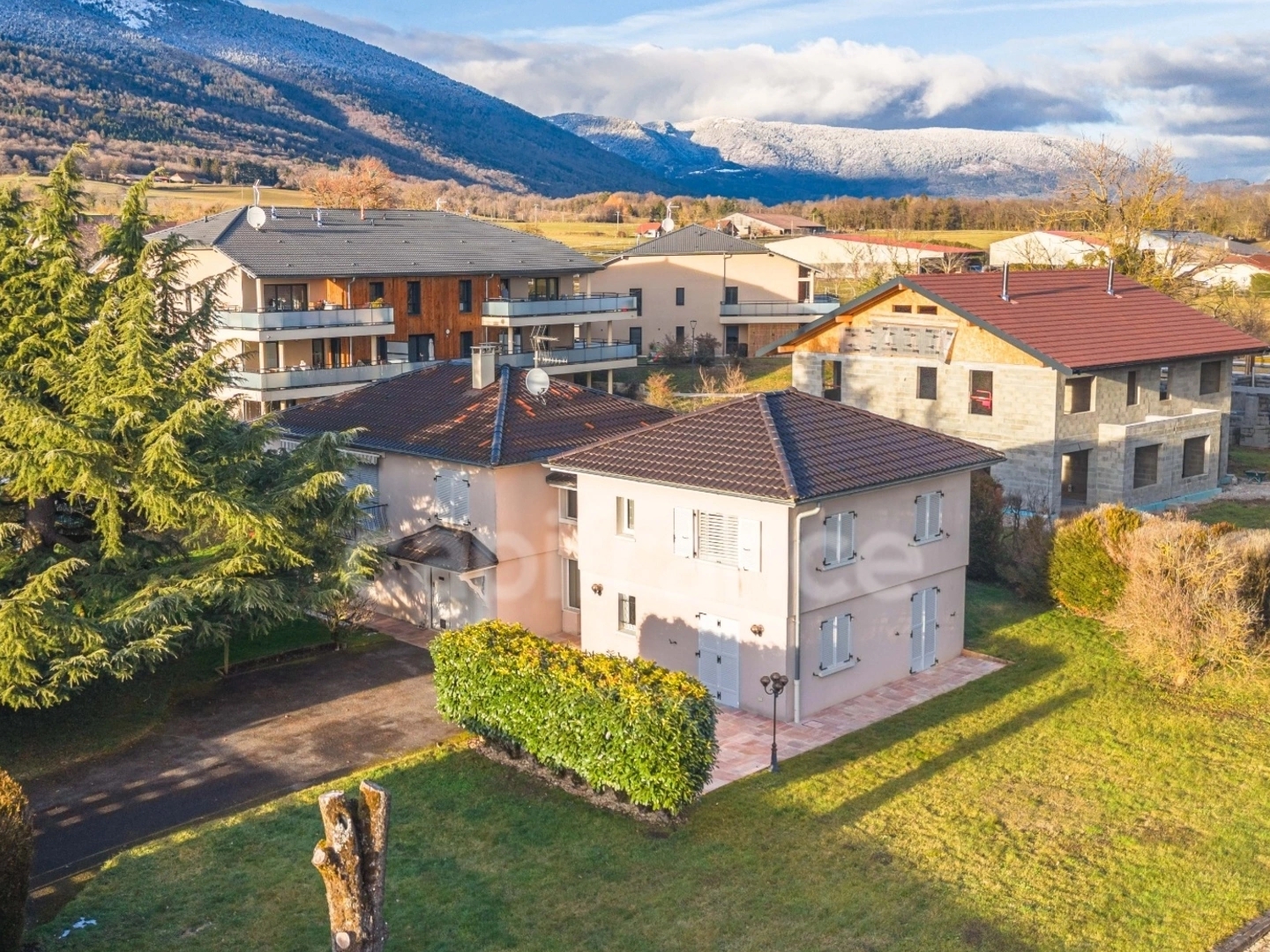 Maison 6 pièces 230 m²