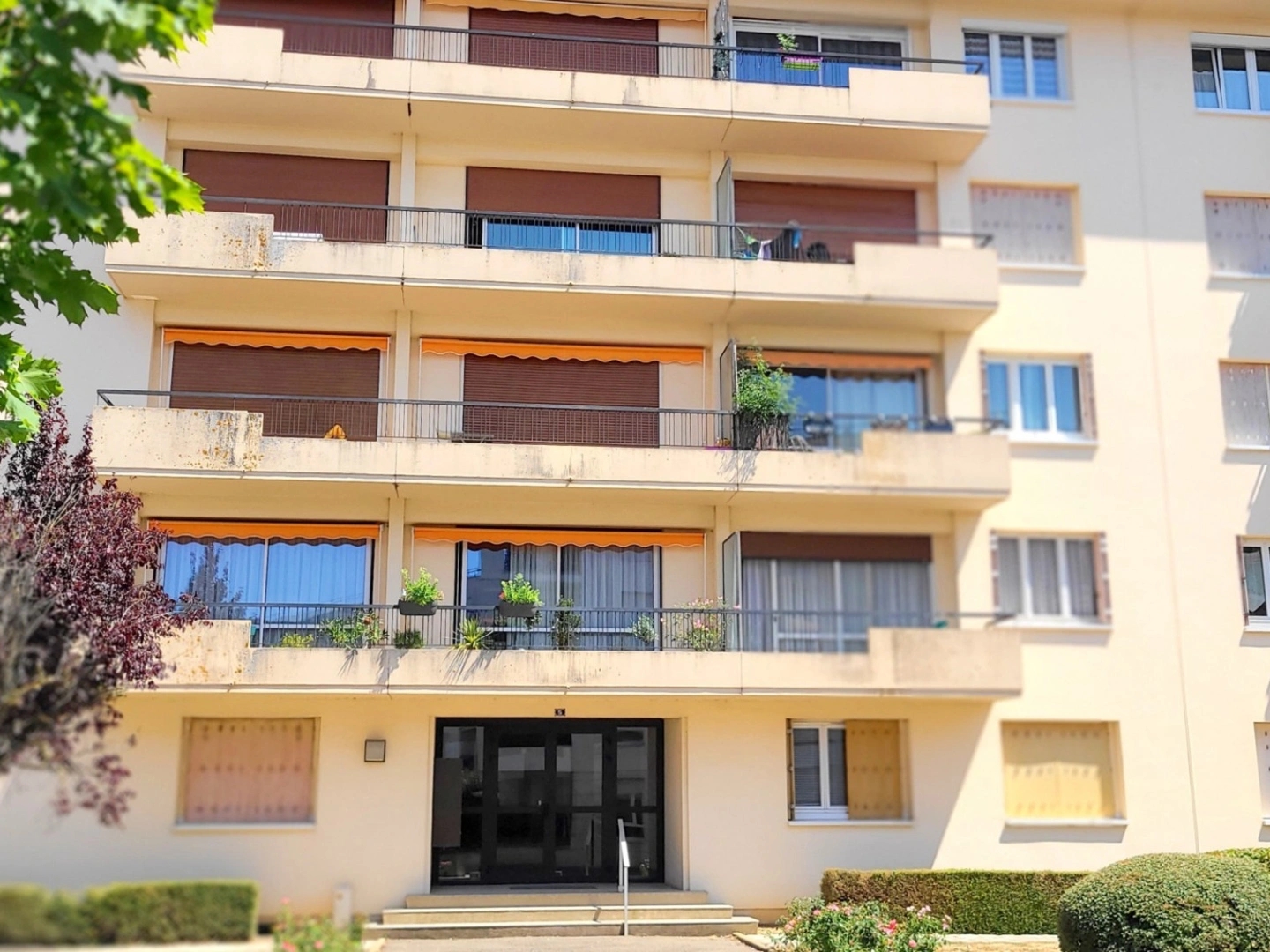 CHARTRES - GRAND T3 - 82 M² AVEC DOUBLE SEJOUR