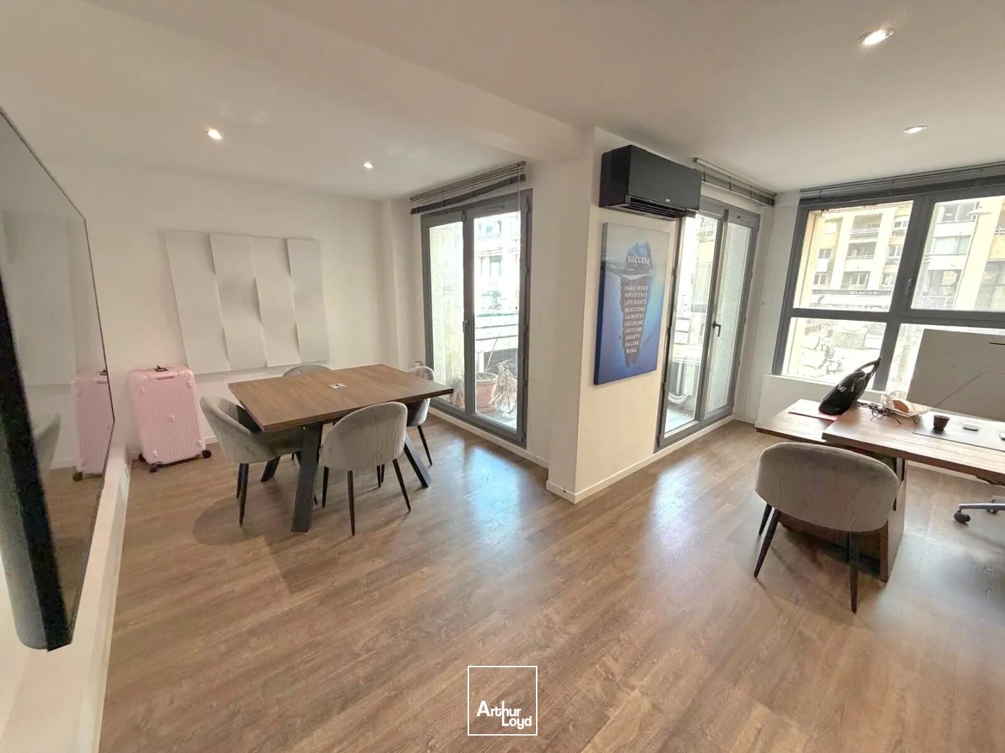 Bureaux à vendre - 425m2 - Marseille 8e (13008)