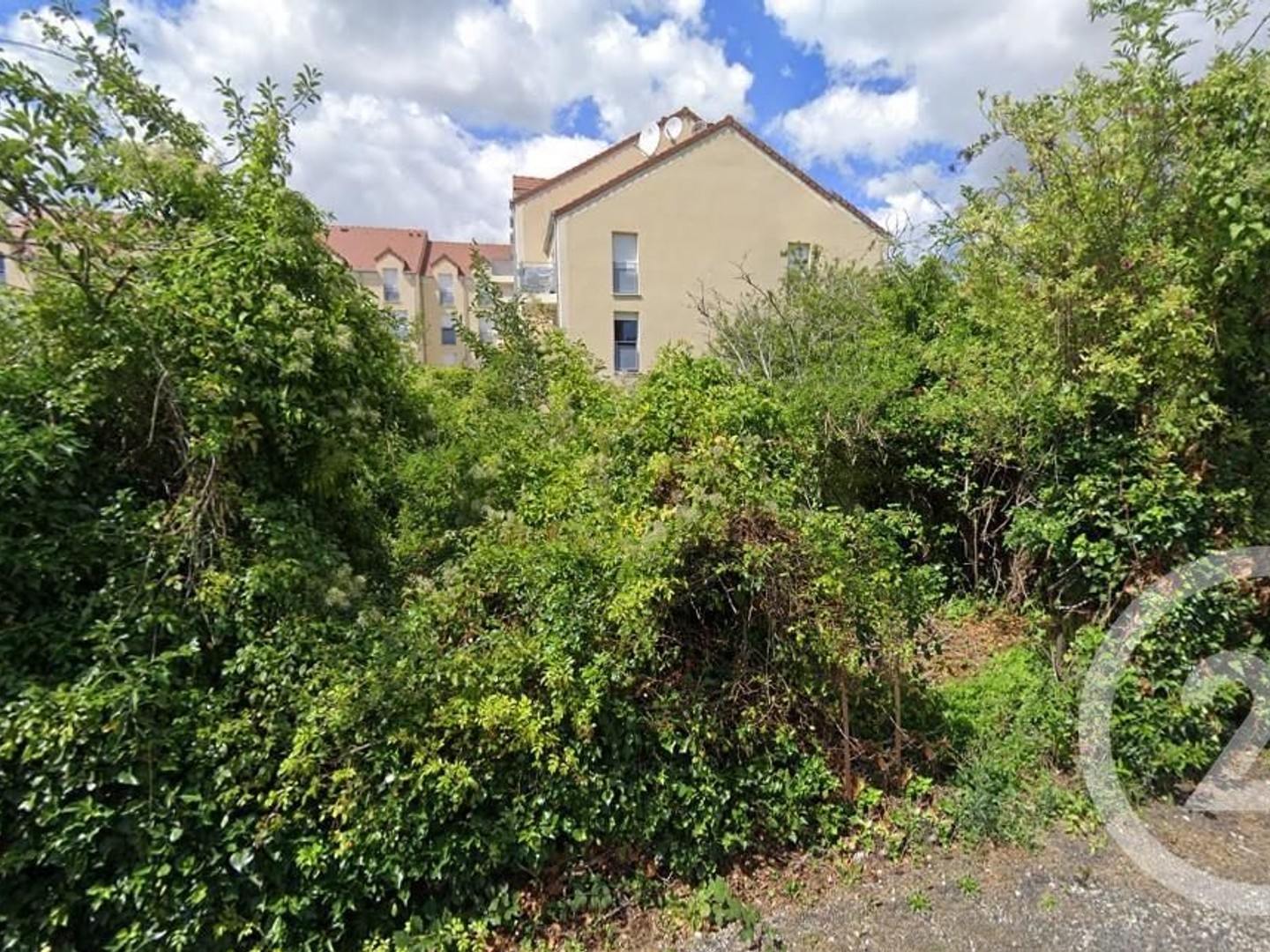 Terrain 305 m²