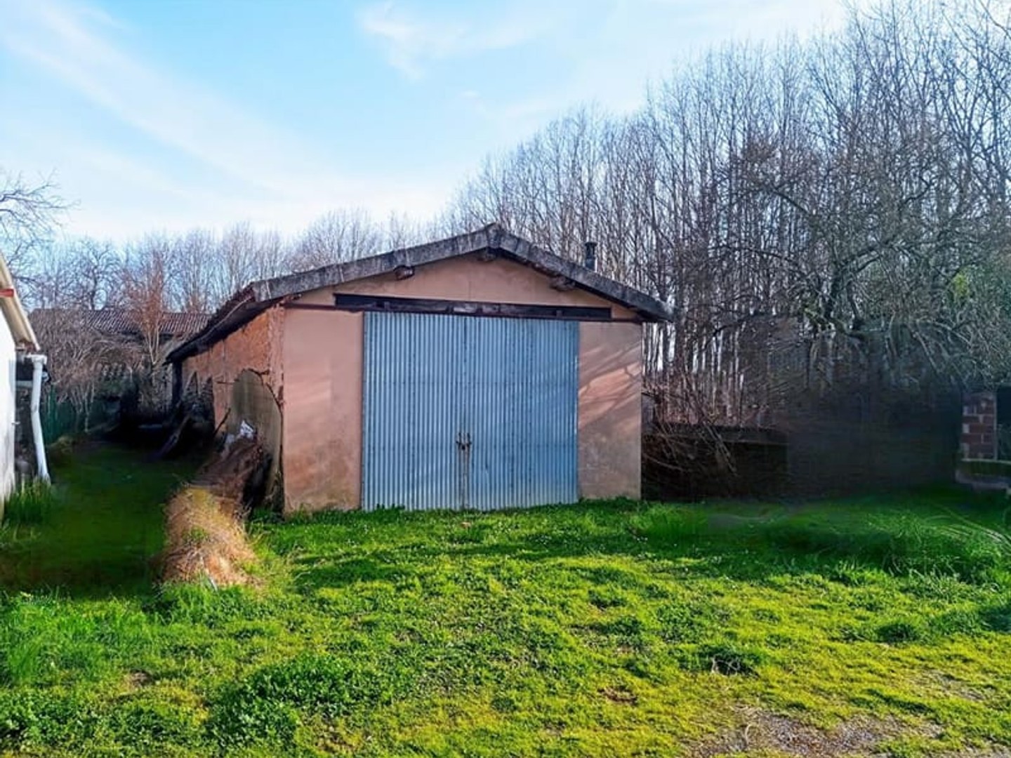 Hangar pour stockage ou garage à ST JUERY