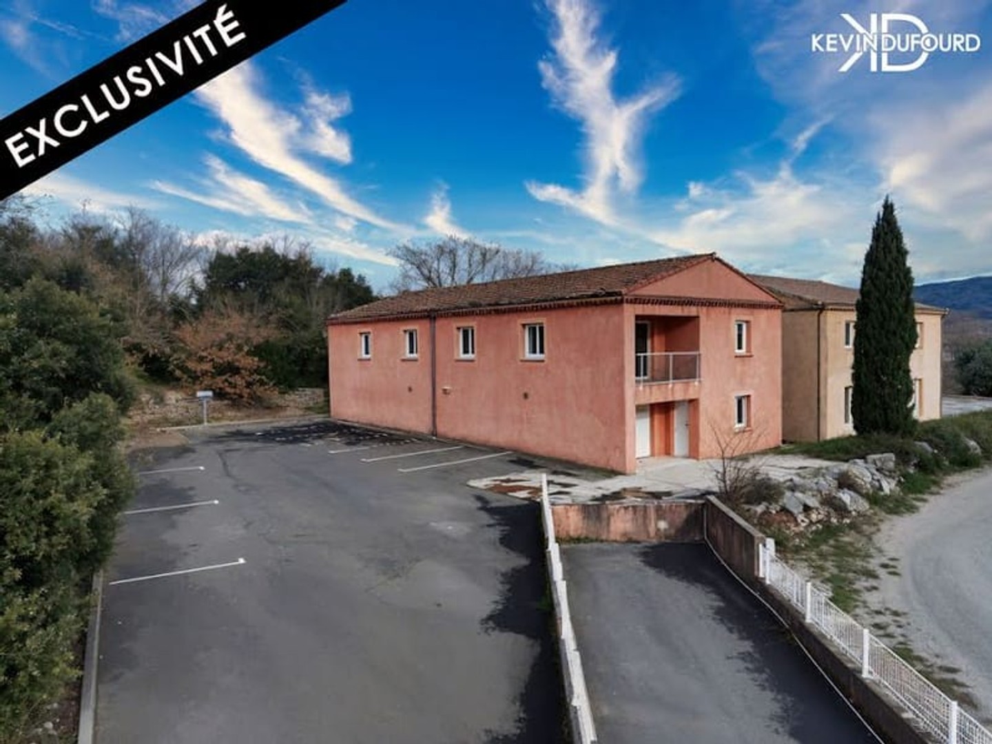 Bureaux 10 pièces 550 m²