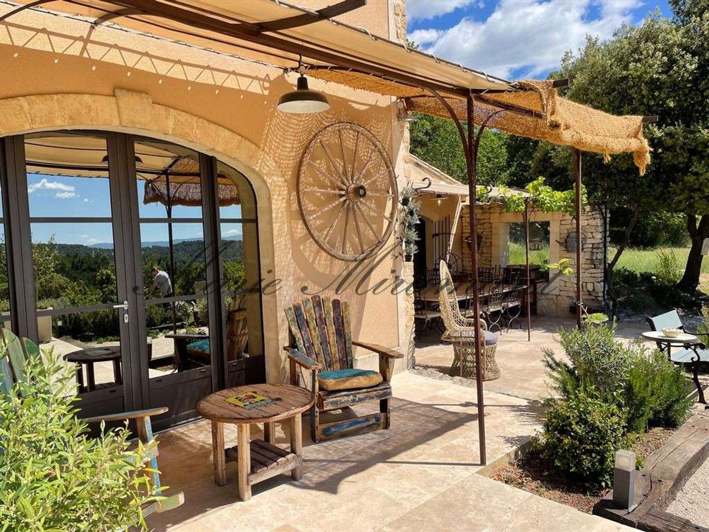 Maison 9 pièces 342 m²