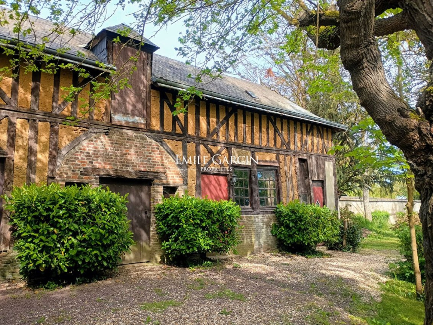 Maison à vendre - 7 pièces - 300m2 - Bernay (27300)