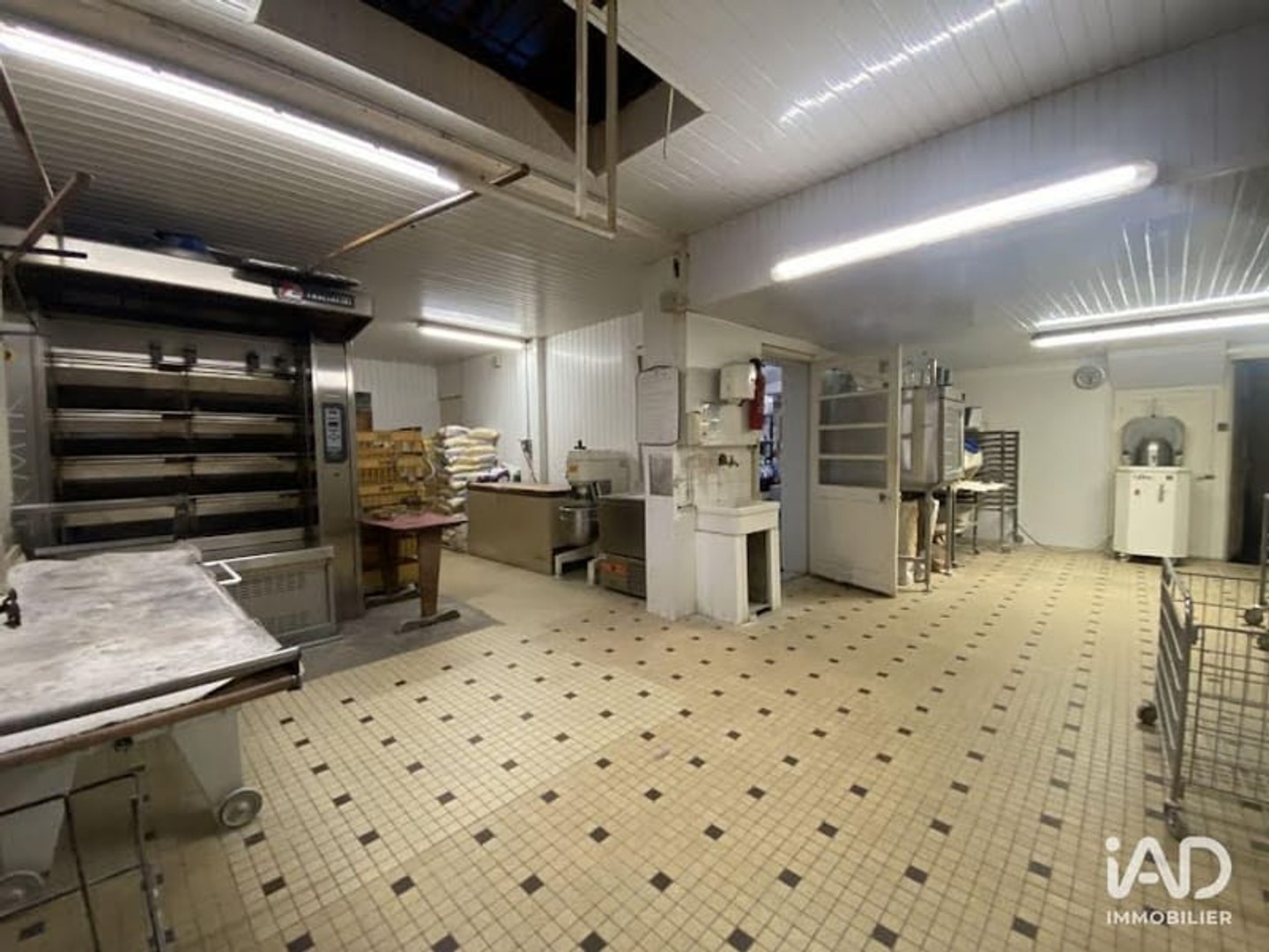 Magasin à vendre - 180m2 - Aizenay (85190)