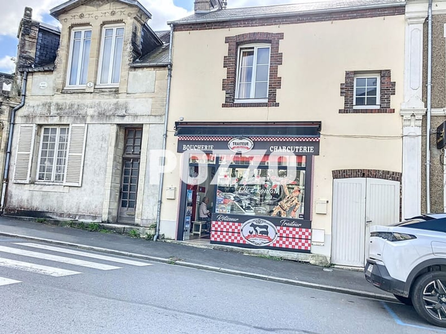A VENDRE IMMEUBLE A USAGE DE COMMERCE ET HABITATION BALLEROY (14)