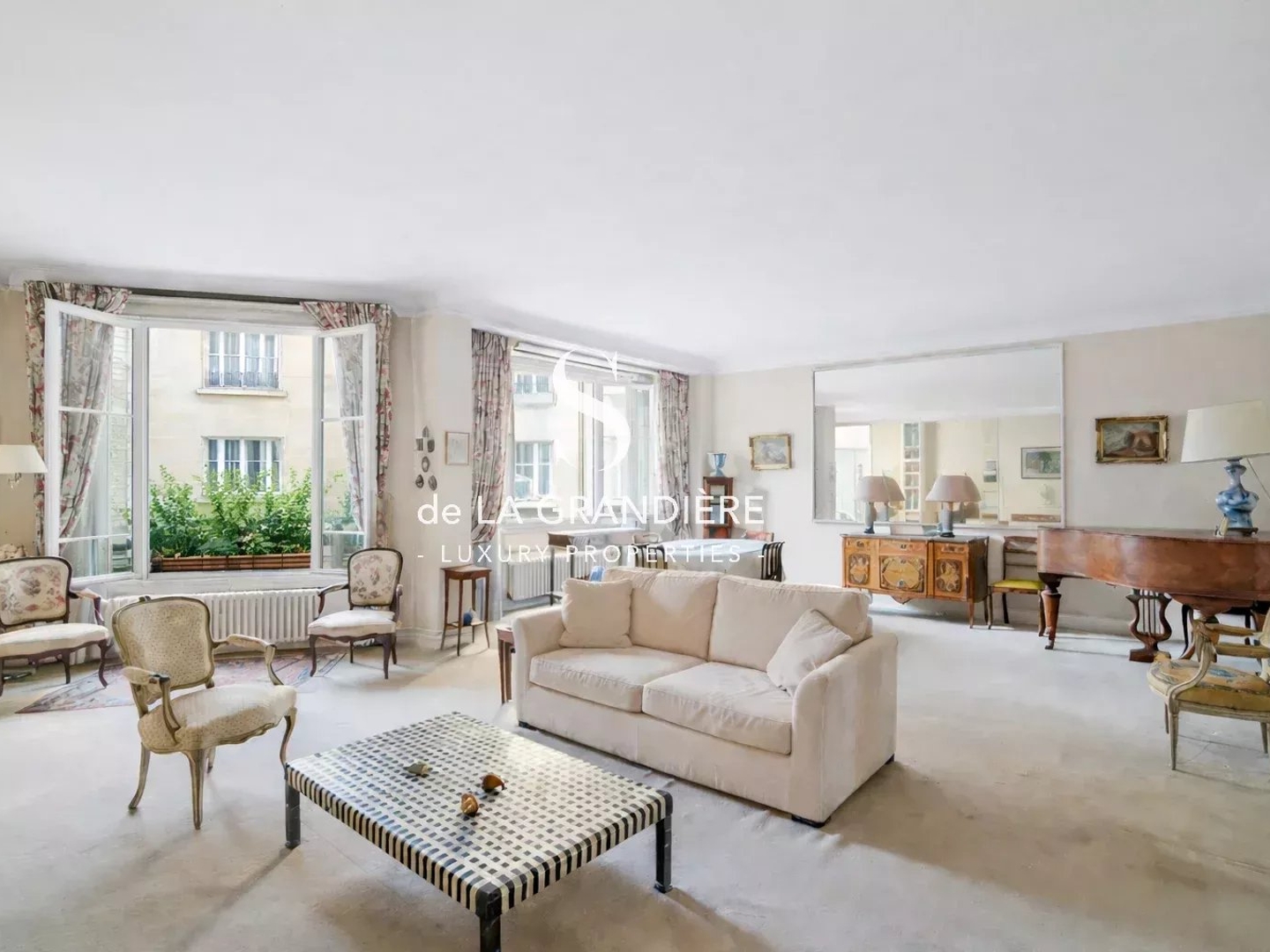 Appartement à vendre - 5 pièces - 156m2 - Paris 16e (75016)