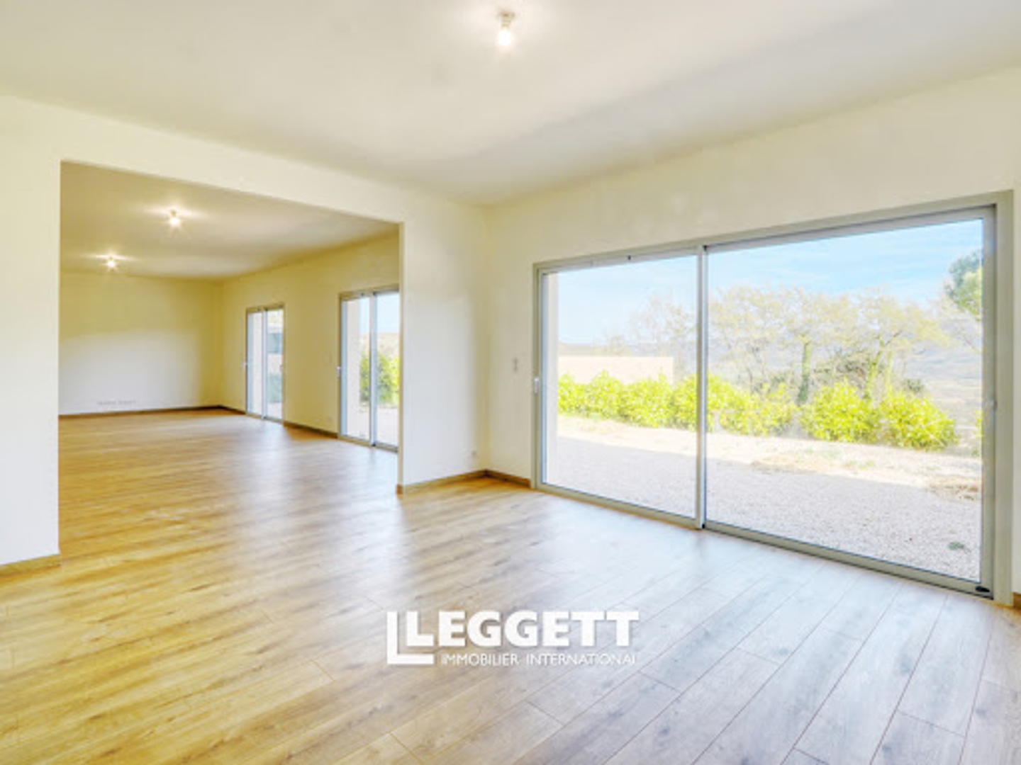 Magasin à vendre - 8 pièces - 237m2 - Saint-Martin-De-C... (84750)
