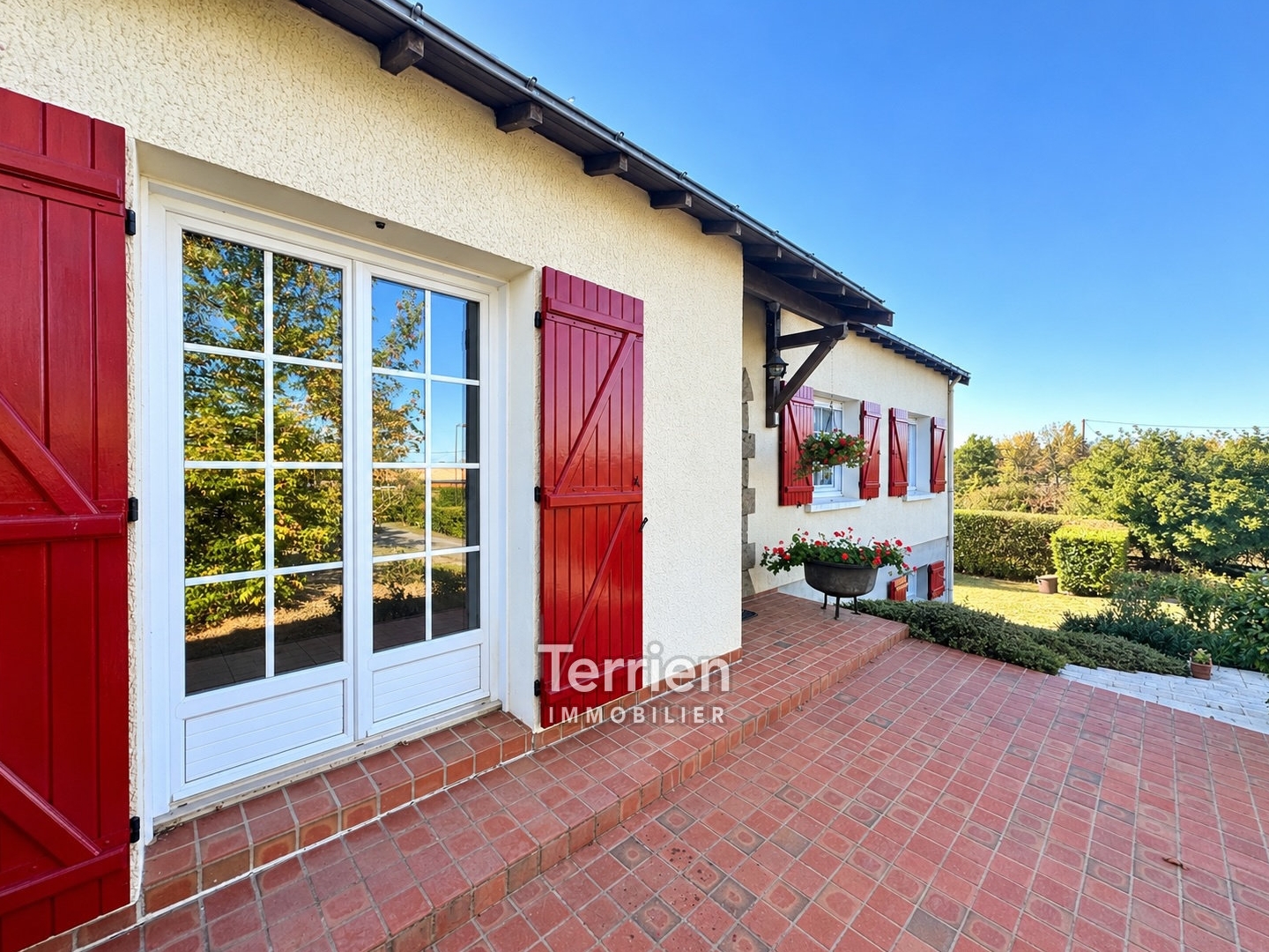 MAISON FAMILIALE AVEC STUDIO INDEPENDANT