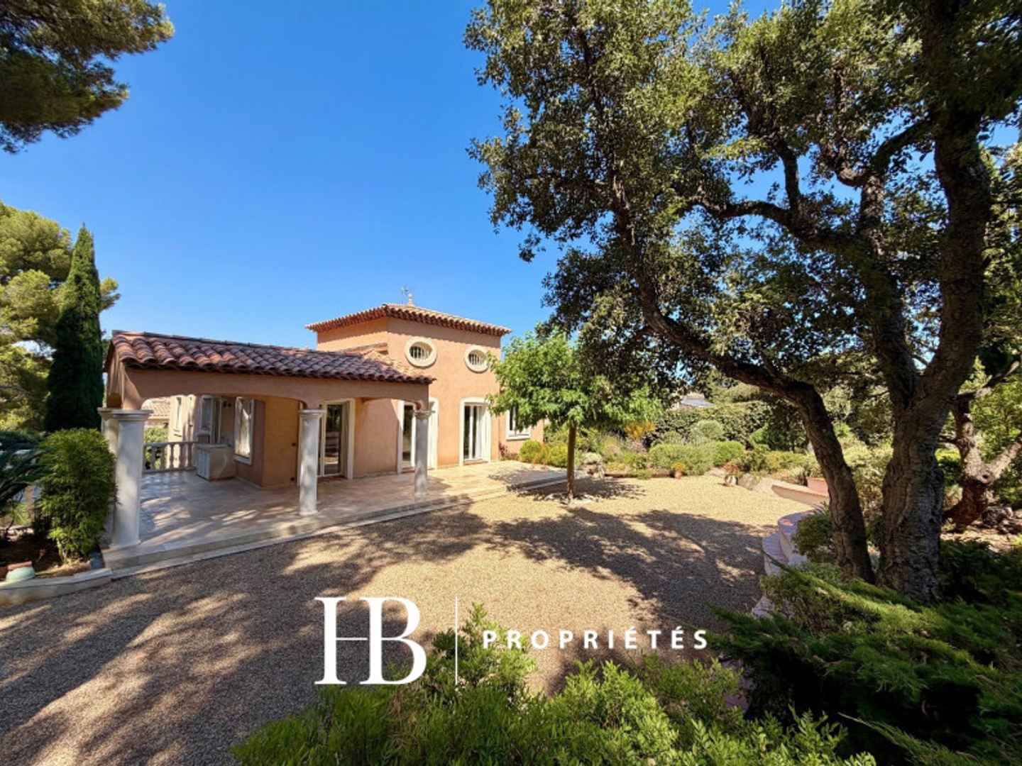 Maison à vendre - 4 pièces - 157m2 - Six-Fours-Les-Plages (83140)