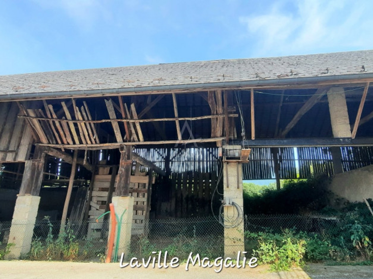 Maison à vendre - 1288m2 - Châteauneuf (73390)
