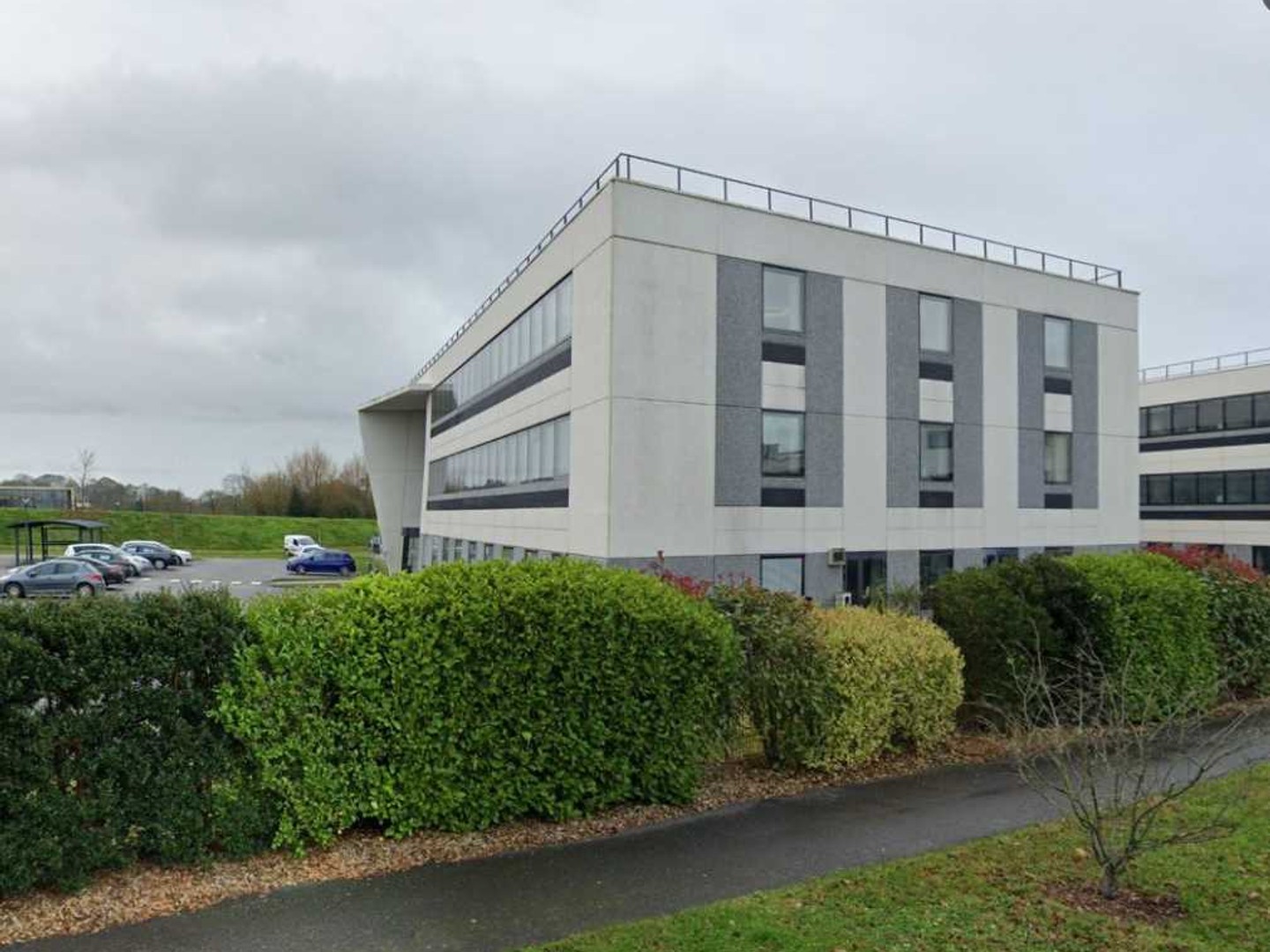 IMMEUBLE TERTIAIRE A VENDRE A LOUER - 3 750 M² - ZONE DE PRAT PIP NORD