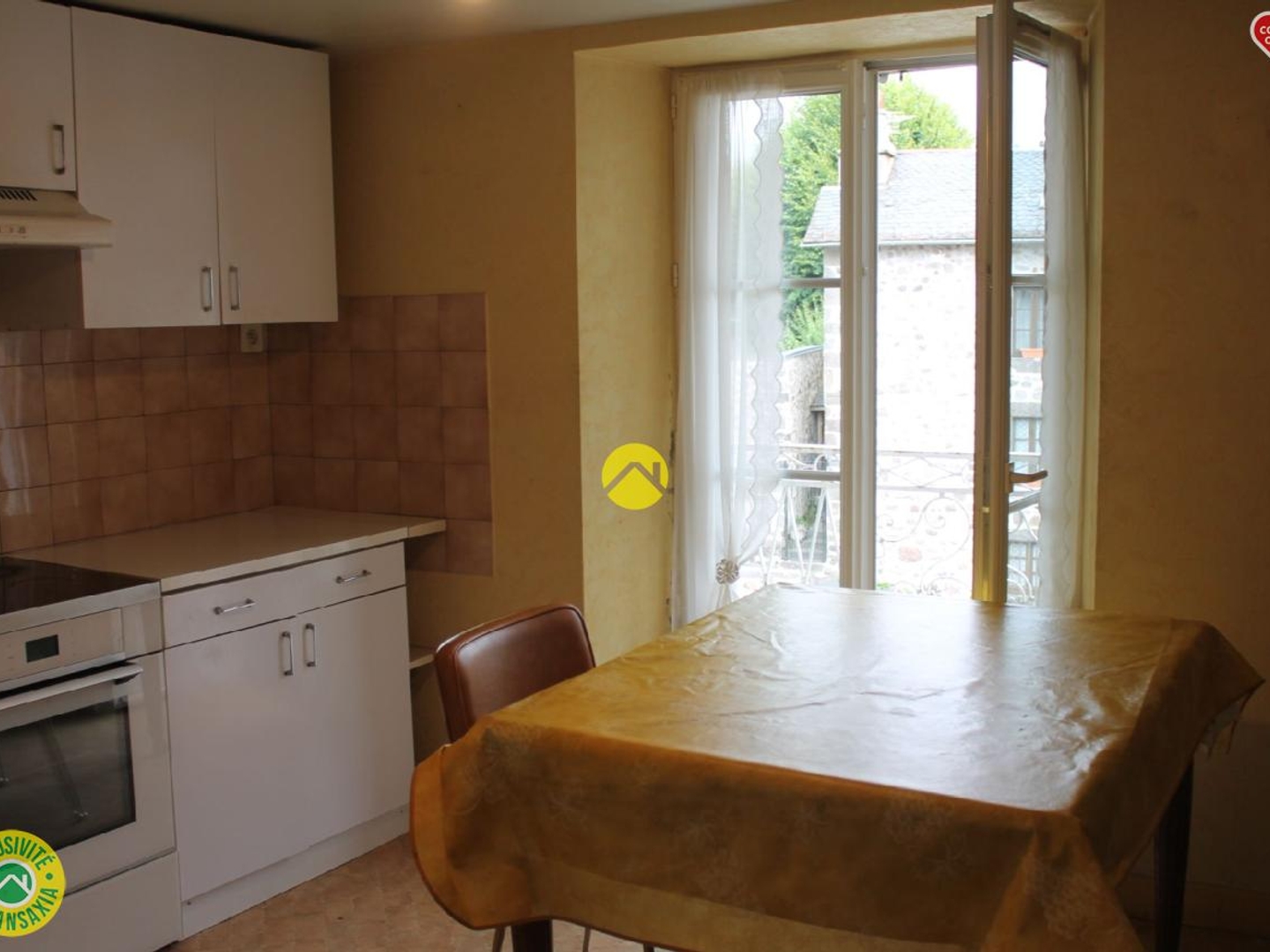 Locaux à vendre - 4 pièces - 78m2 - Vic-Sur-Cère (15800)