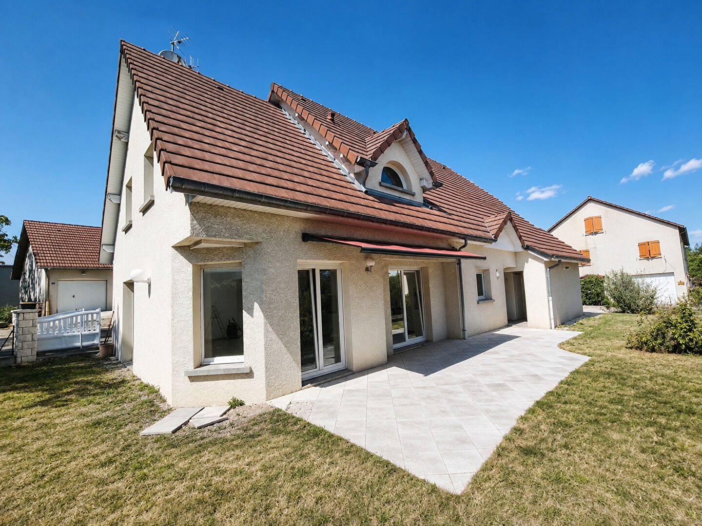 Maison à vendre - 5 pièces - 141m2 - École-Valentin (25480)