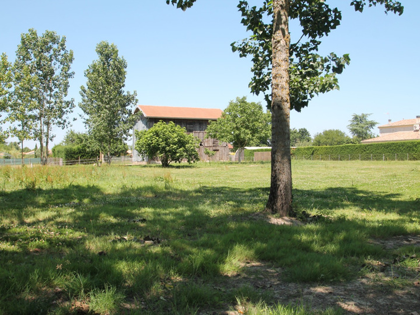 Ancien séchoir à tabac - 83 m² - Terrain de 3 650 m² - Potentiel de réhabilitation en habitation proche de CASTELJALOUX (47)