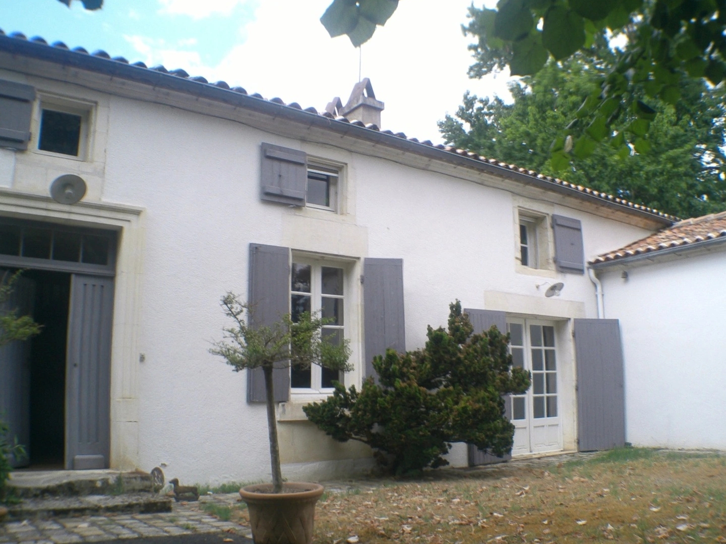 Maison à vendre - 7 pièces - 223m2 - Saint-Brice (16100)
