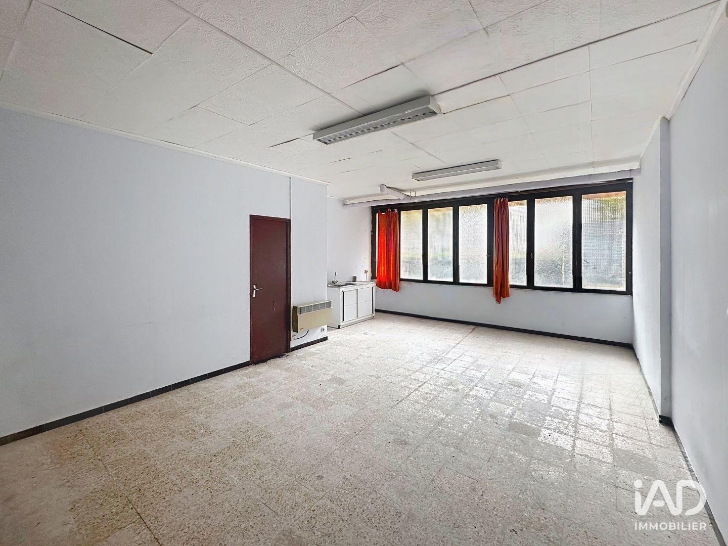 Immeuble commercial 61 m²