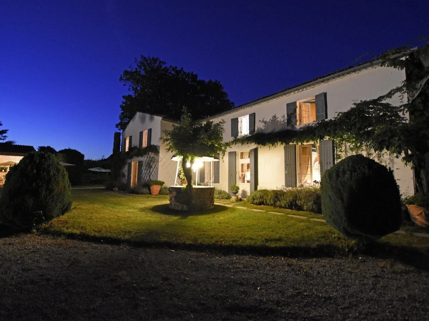 Maison à vendre - 5 pièces - 190m2 - Étaules (17750)