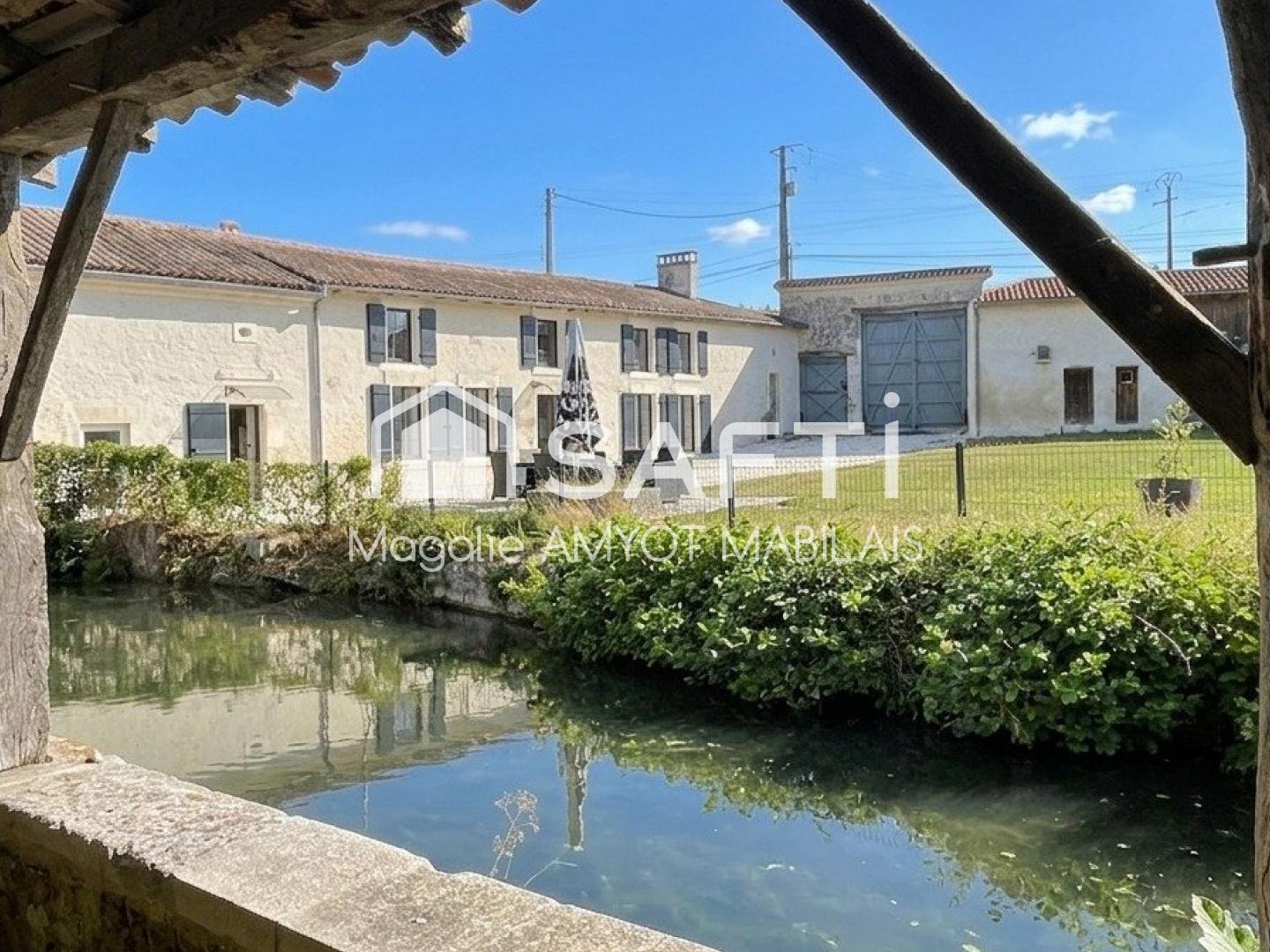 Maison à vendre - 6 pièces - 234m2 - Challignac (16300)
