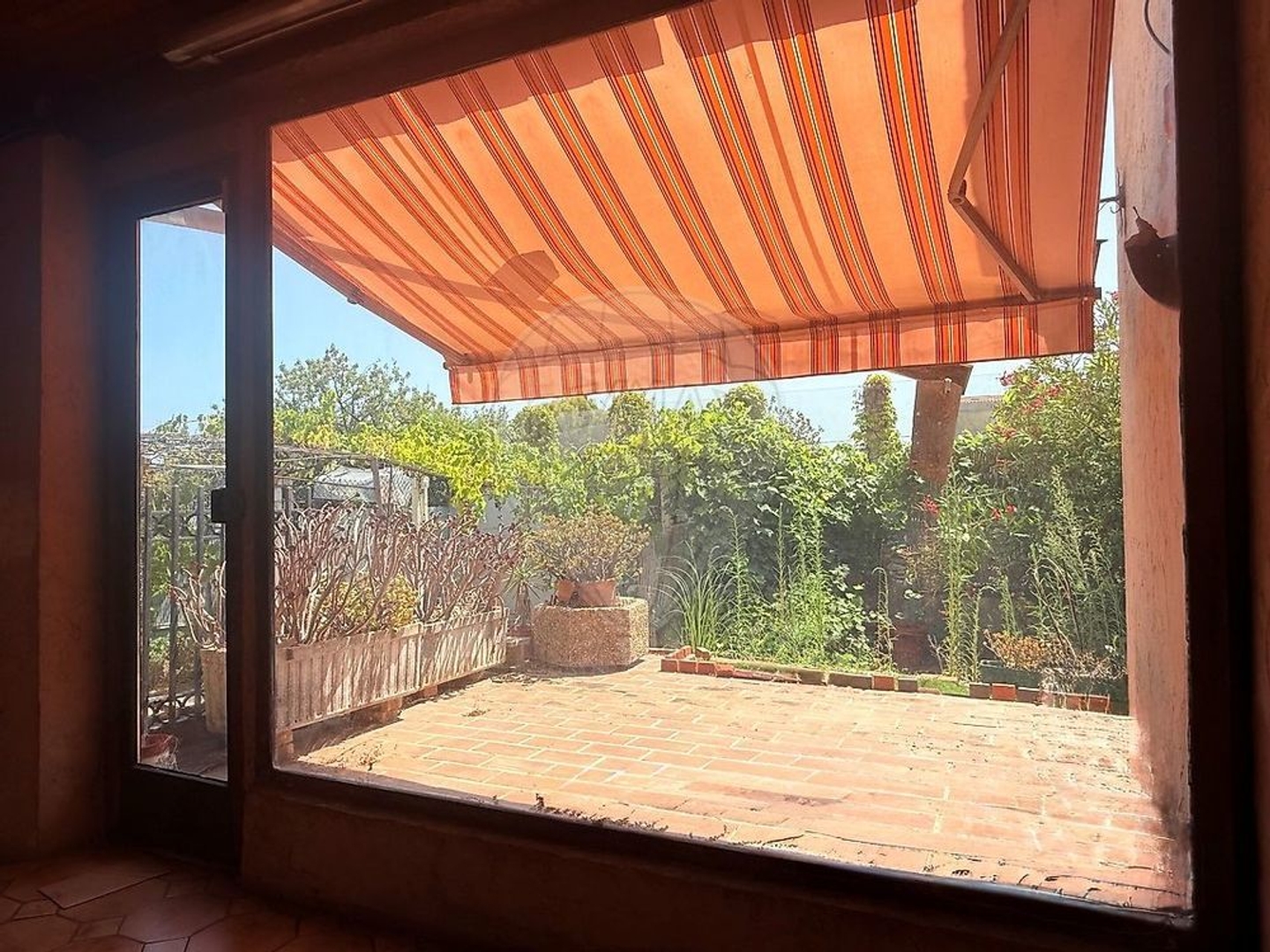 Maison à vendre - 4 pièces - 650m2 - Saint-Laurent-Du-Var (06700)