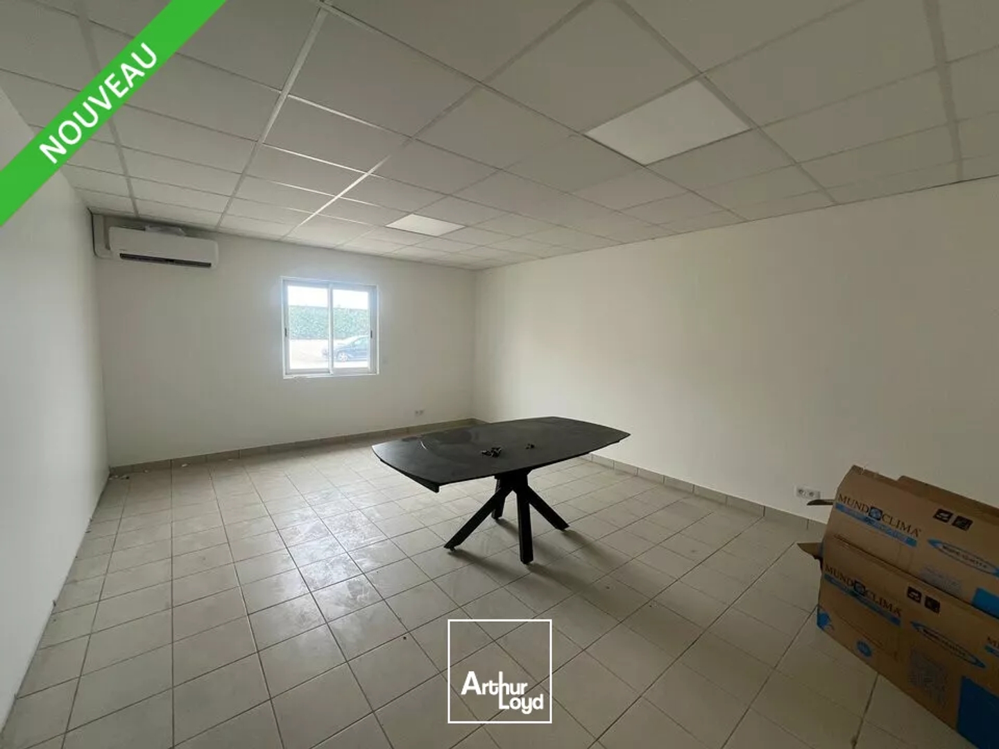 Bureaux à vendre Bourg-les-Valence plain-pied 78 m2, parking et visibilité
