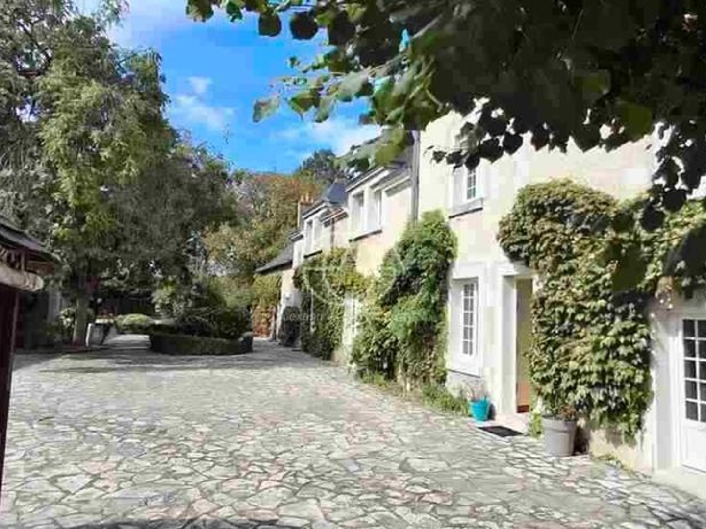 Entre Tours et Amboise, découvrez un moulin du XVIe siècle au cadre exceptionnel sur 3.4ha