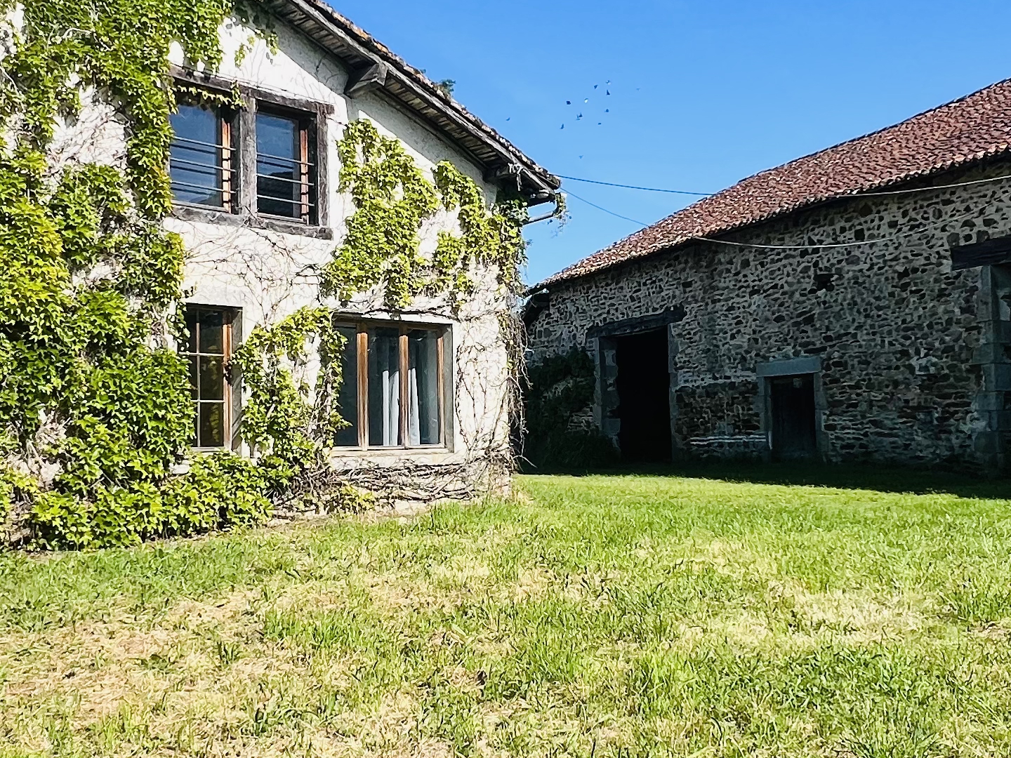 Maison à vendre - 16 pièces - 450m2 - Val D'issoire (87330)