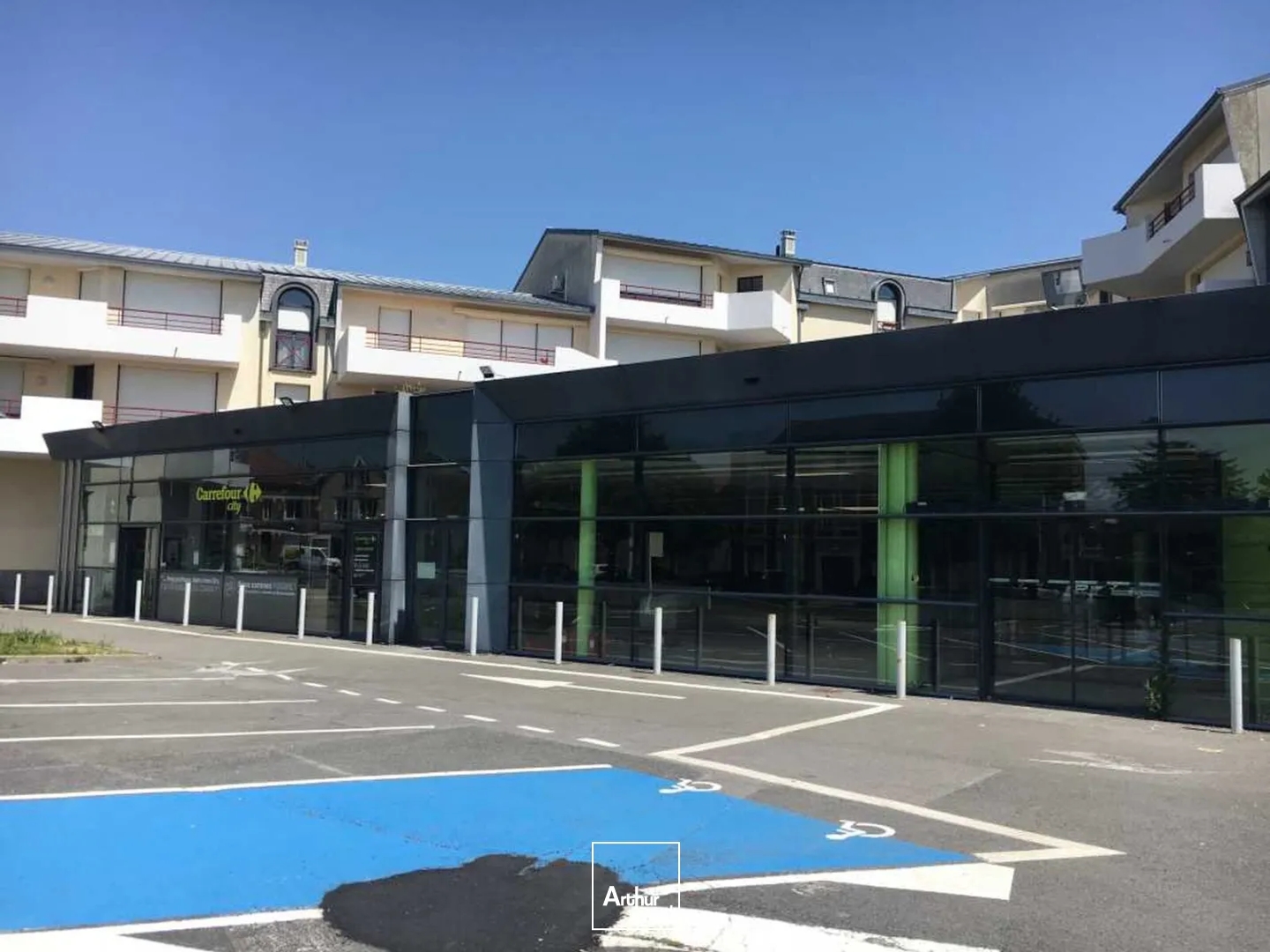 A VENDRE - LOCAUX COMMERCIAUX - 1135 M2 - SAINT-QUENTIN